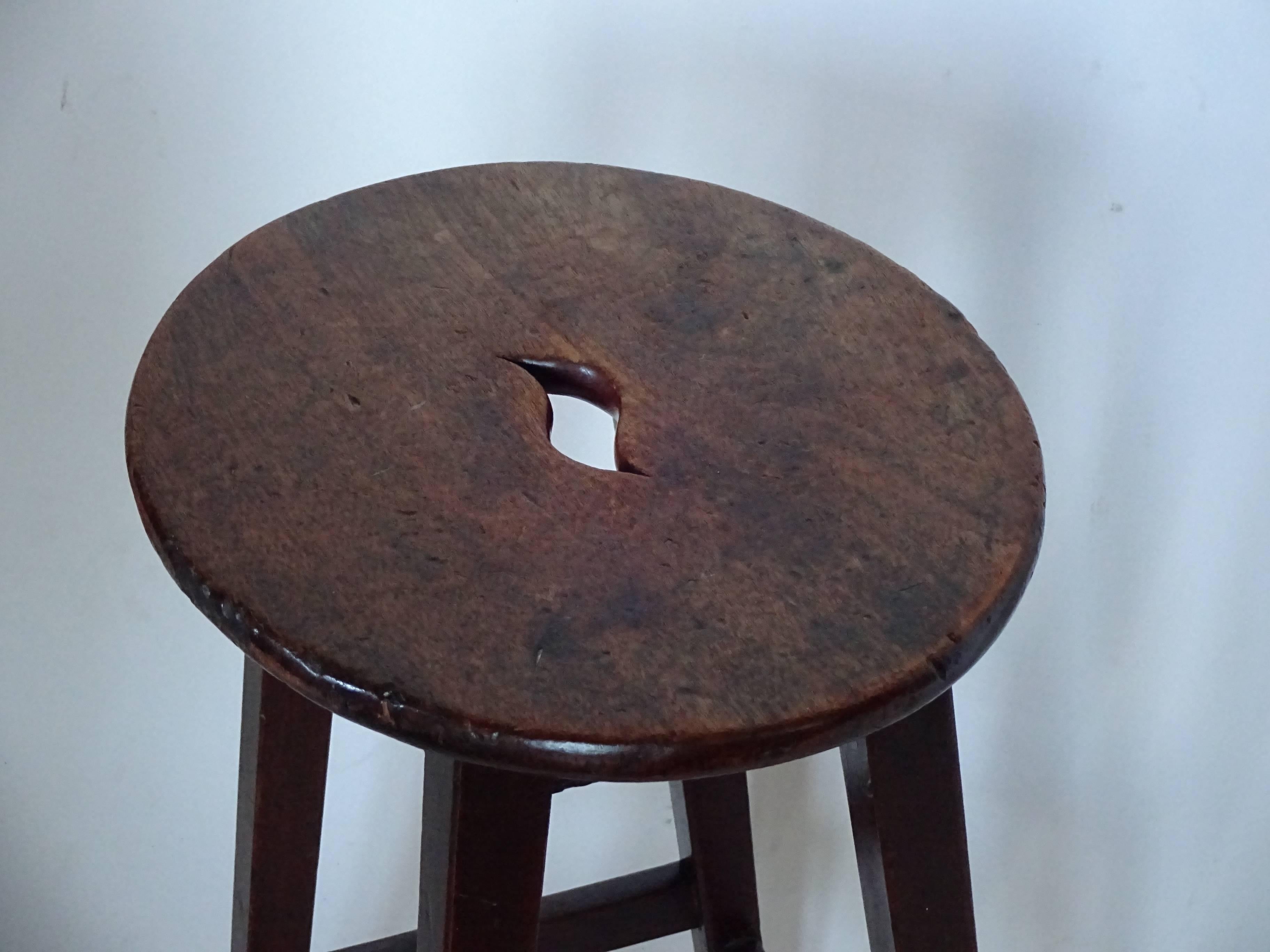 Victorian Mahogany Stool with S-Form Carrying Handle In Excellent Condition For Sale In Hudson, NY