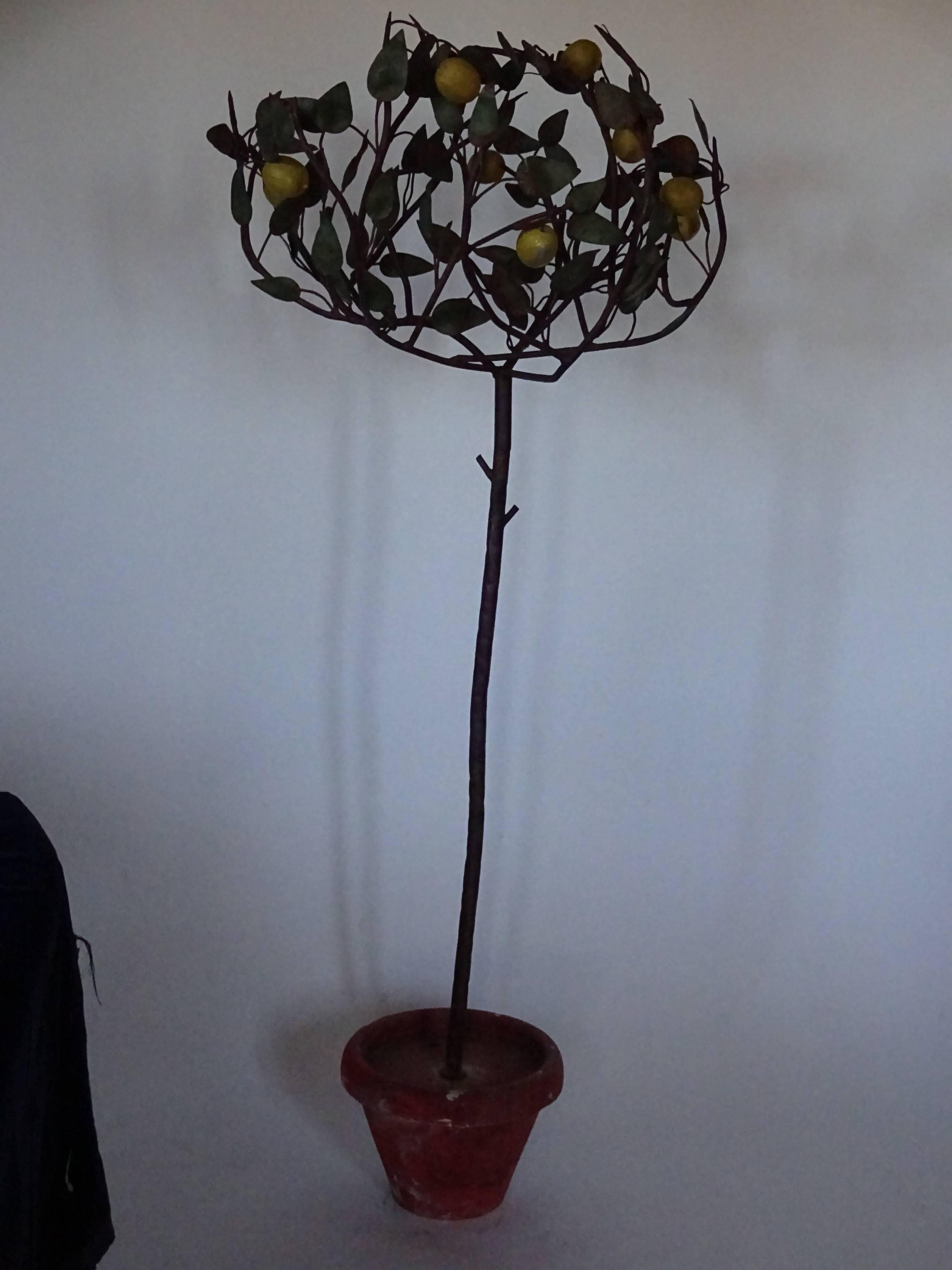 1940s Italian tole lemon tree in realistic tole terra cotta pot. Green tole
leaves and yellow lemons decorate the branches. Top of tree diameter
is approximately 26.