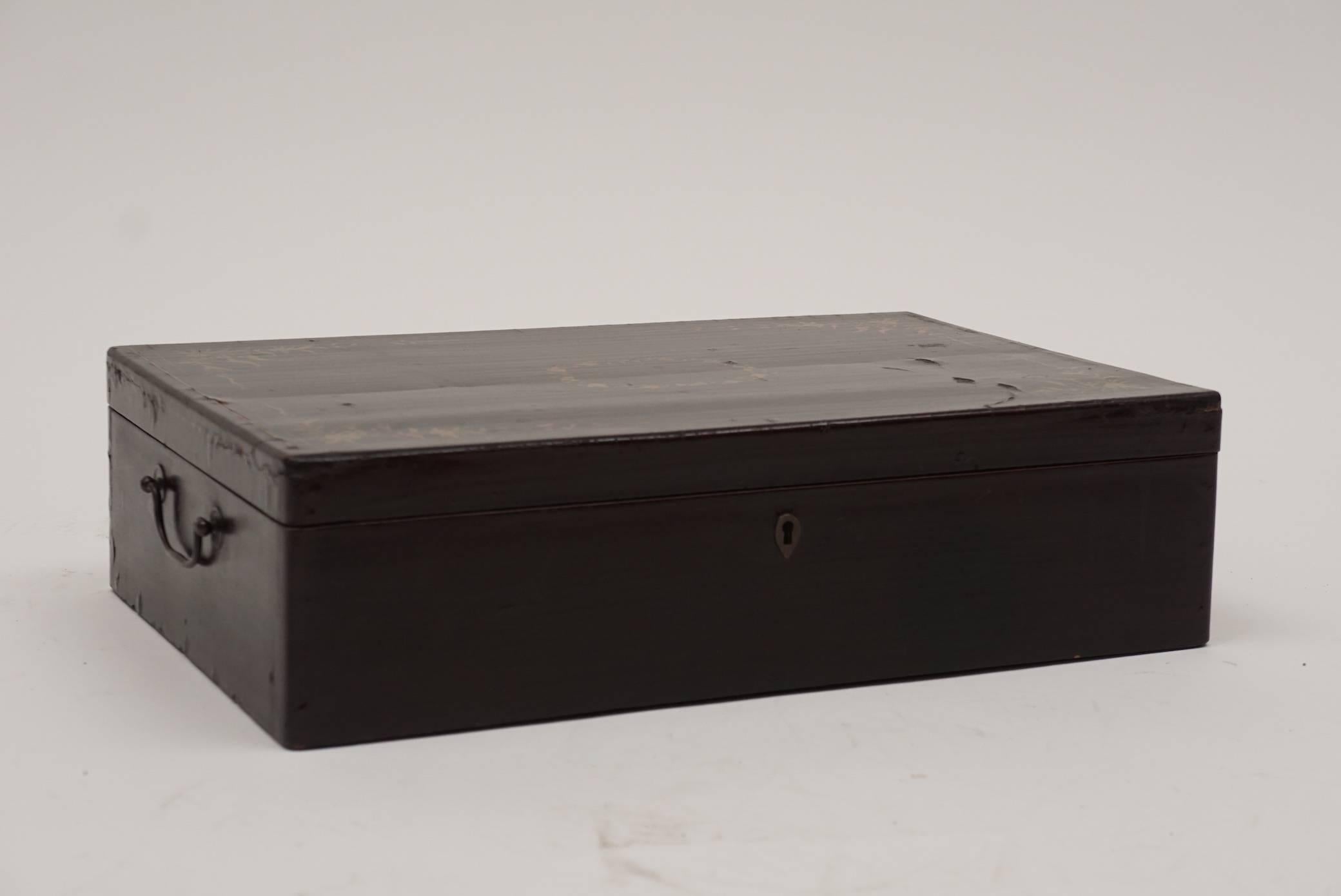Chinese Export Lacquer Document Box In Good Condition For Sale In Hudson, NY