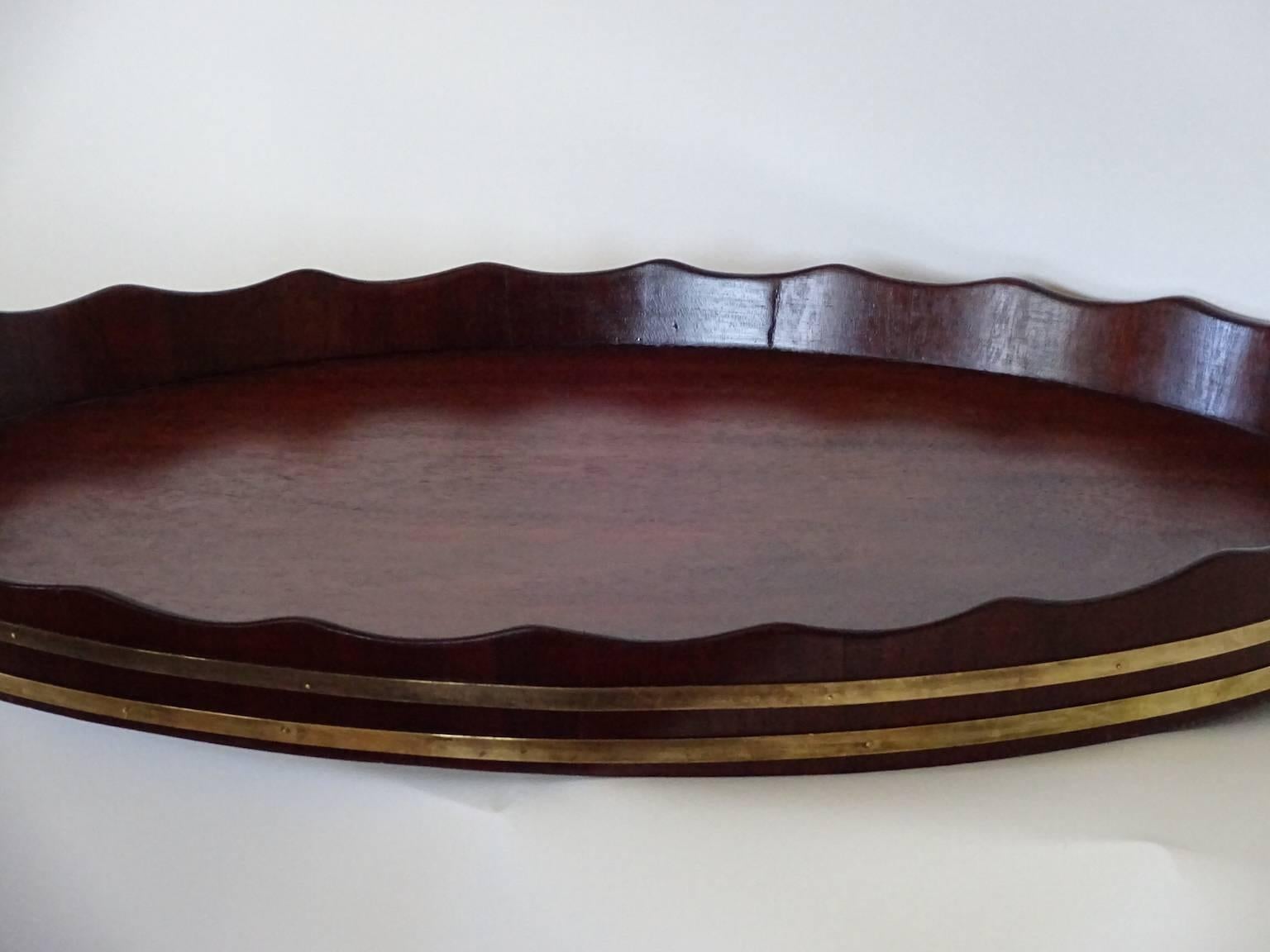  George III Large Oval Mahogany Tray with Fluted Edge In Good Condition For Sale In Hudson, NY