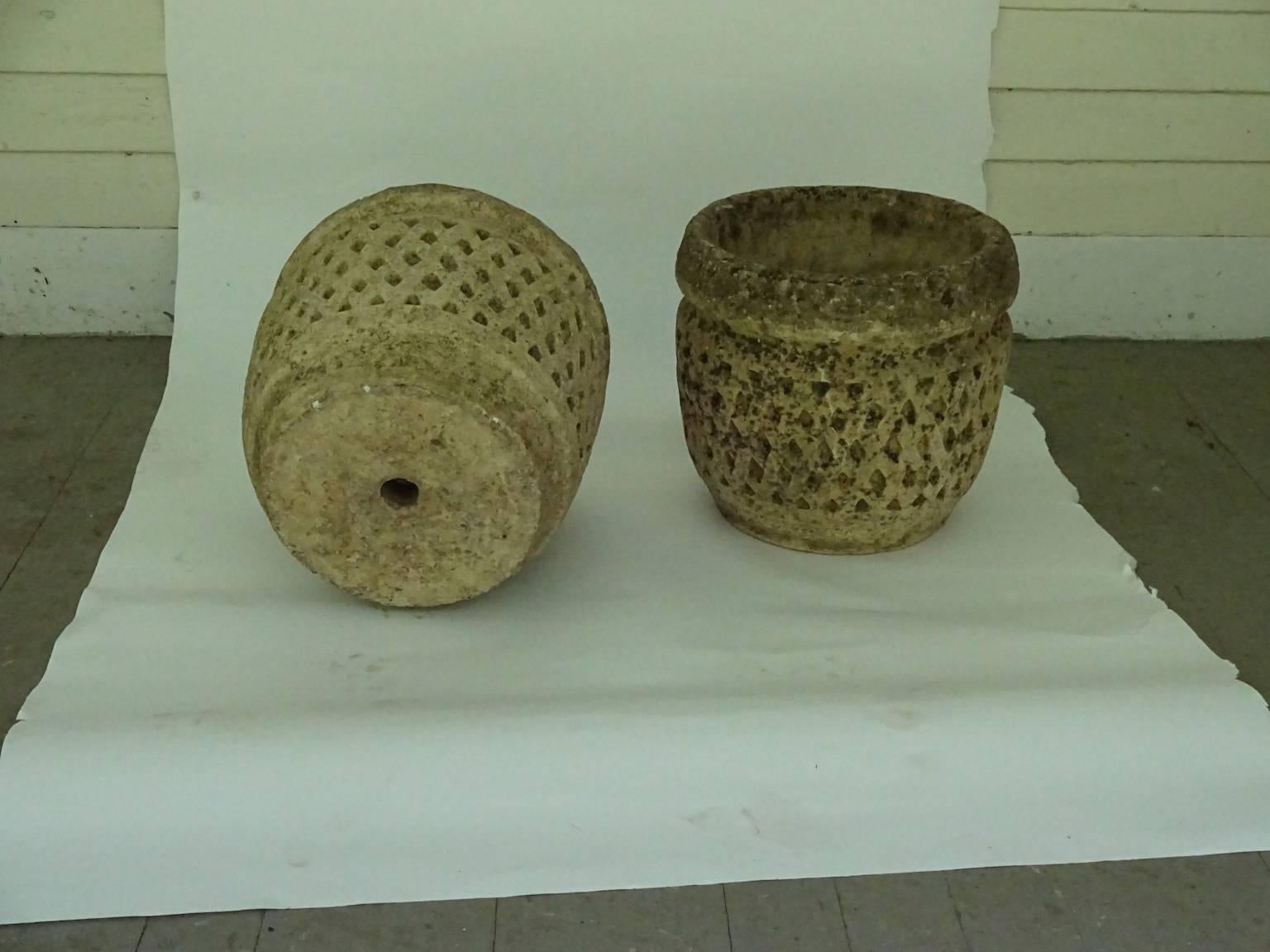 Mid-20th Century Pair of English Cast Stone Honeycomb Pattern Garden Urns