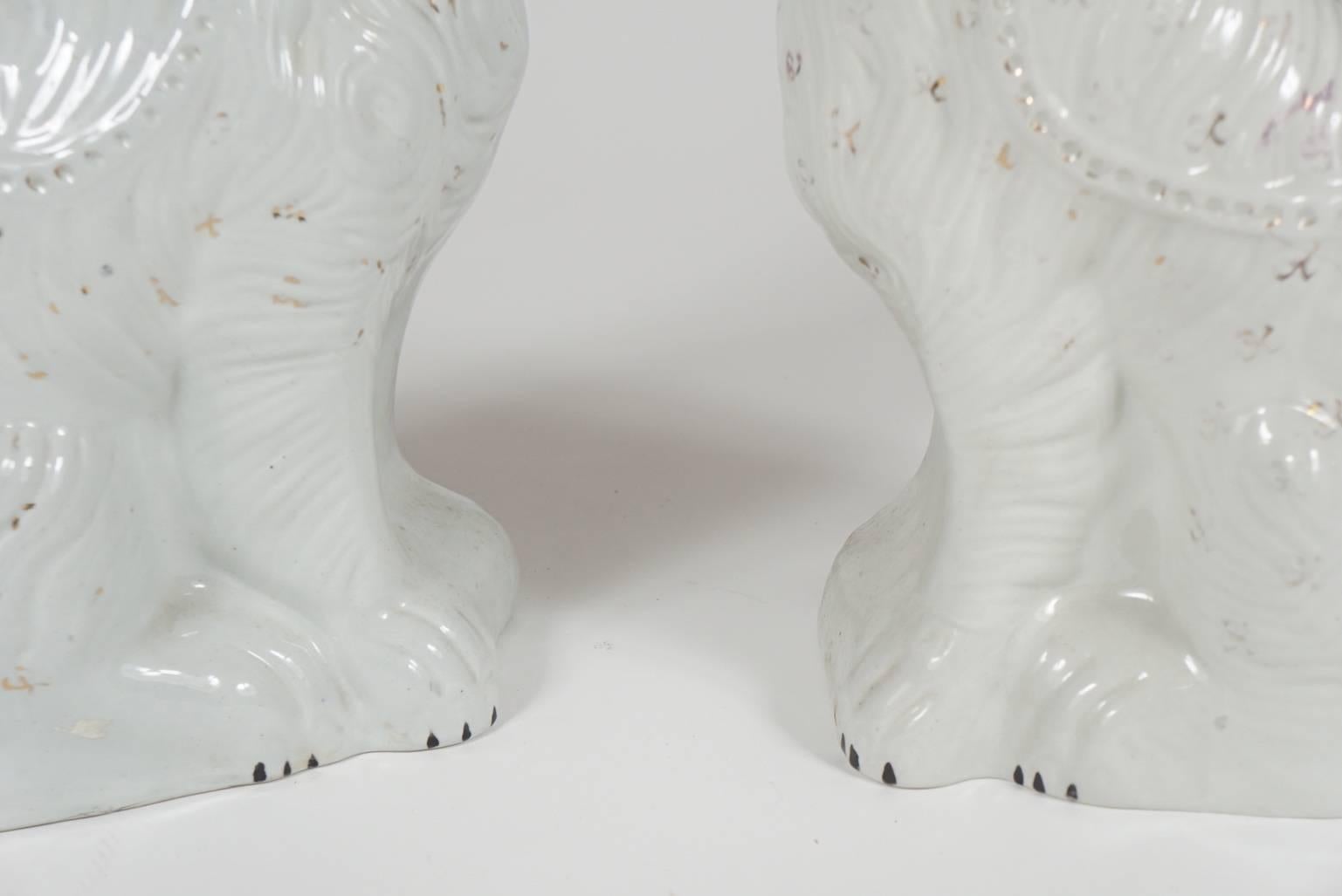 English Classic Pair of Similar Staffordshire Porcelain Spaniels For Sale