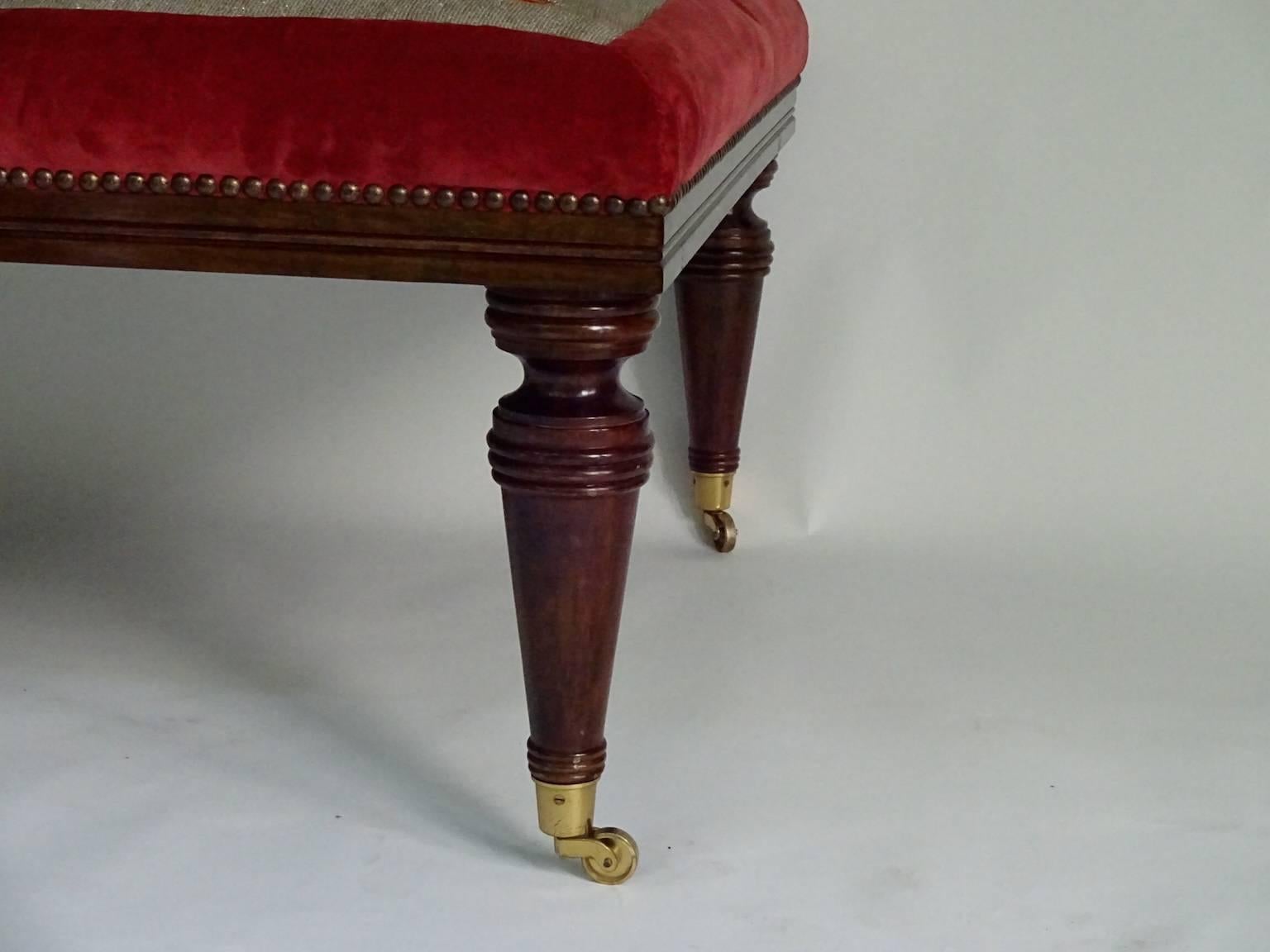 Victorian Mahogany Bench with Beadwork Needlepoint Seat In Excellent Condition In Hudson, NY