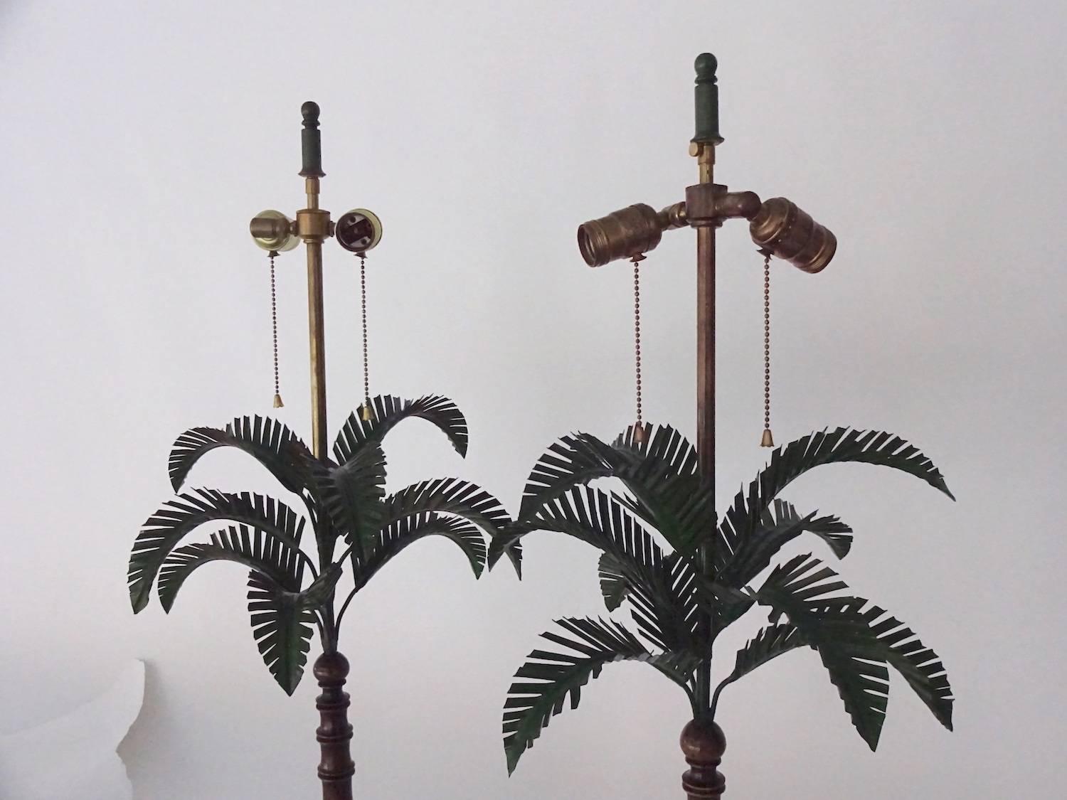 Pair of palm tree form tole peinte lamps. Green palm leaves atop turned
wooden mahogany bases in bamboo style. Most probably English. Ready to go,
new wiring and paint touch up make them just about perfect.