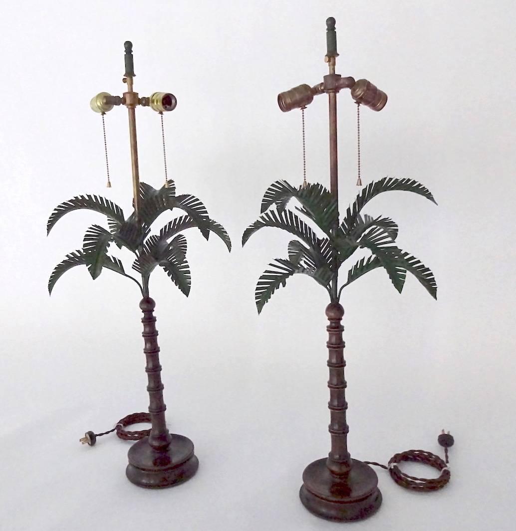 English Palm Tree-Form Pair of Tole Peinte and Wood Lamps For Sale