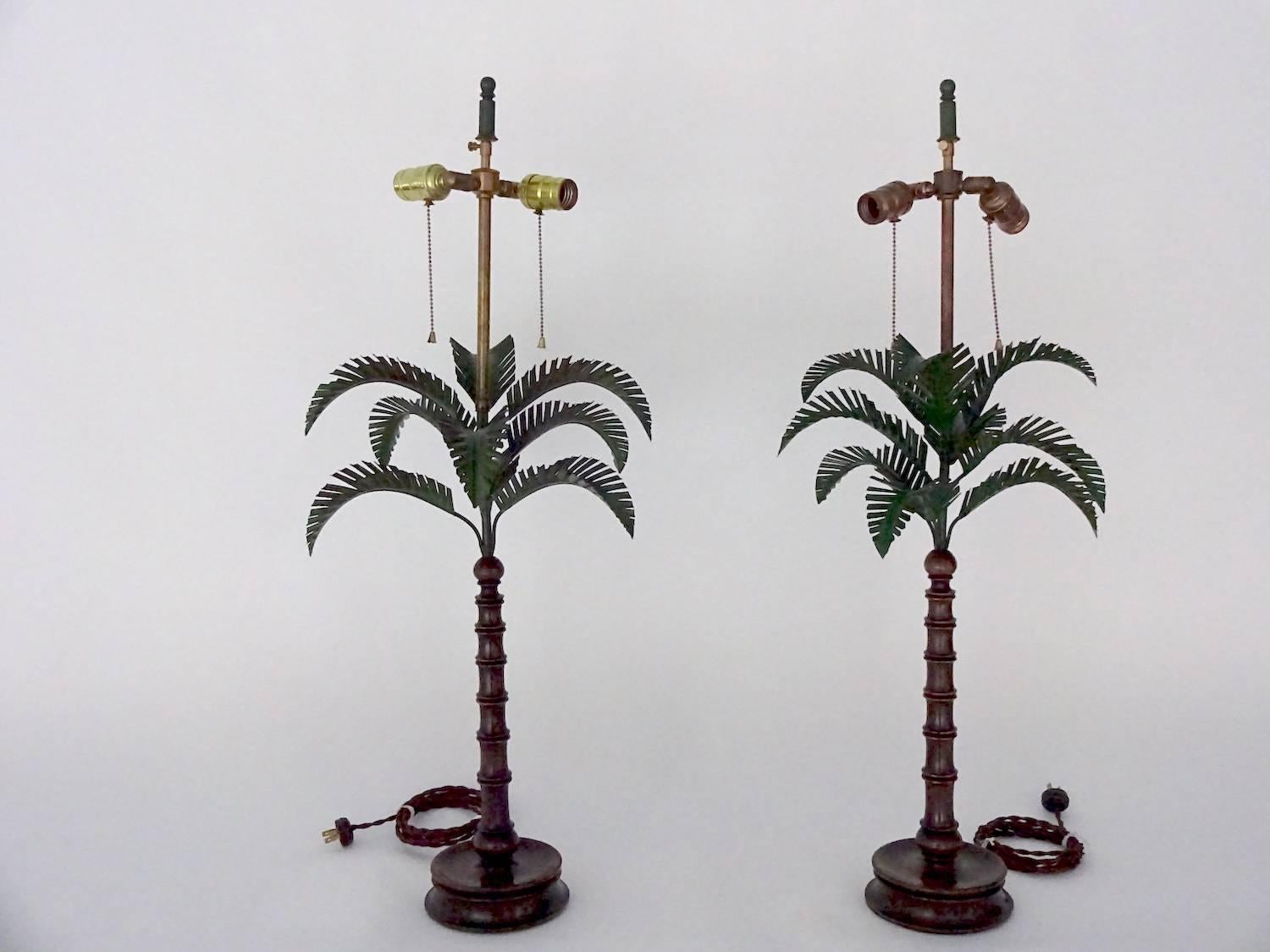 Palm Tree-Form Pair of Tole Peinte and Wood Lamps For Sale 1