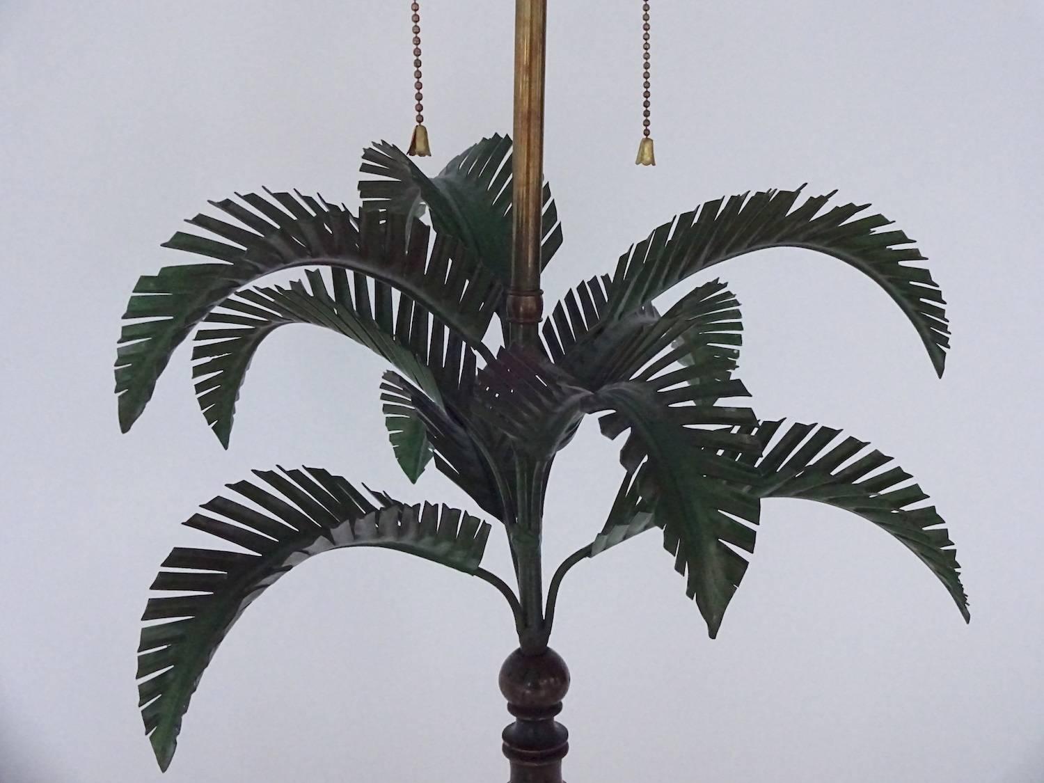 Palm Tree-Form Pair of Tole Peinte and Wood Lamps For Sale 4