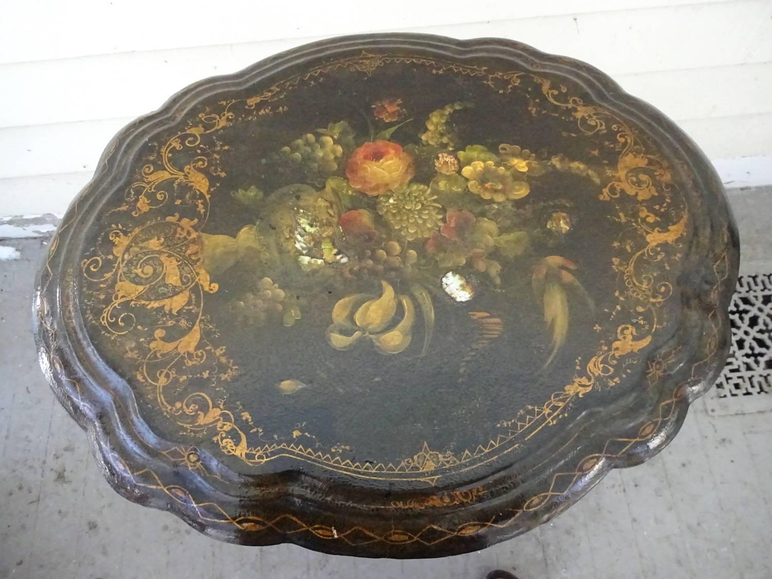 Victorian Papier Mâché Tilt-Top Table In Good Condition For Sale In Hudson, NY