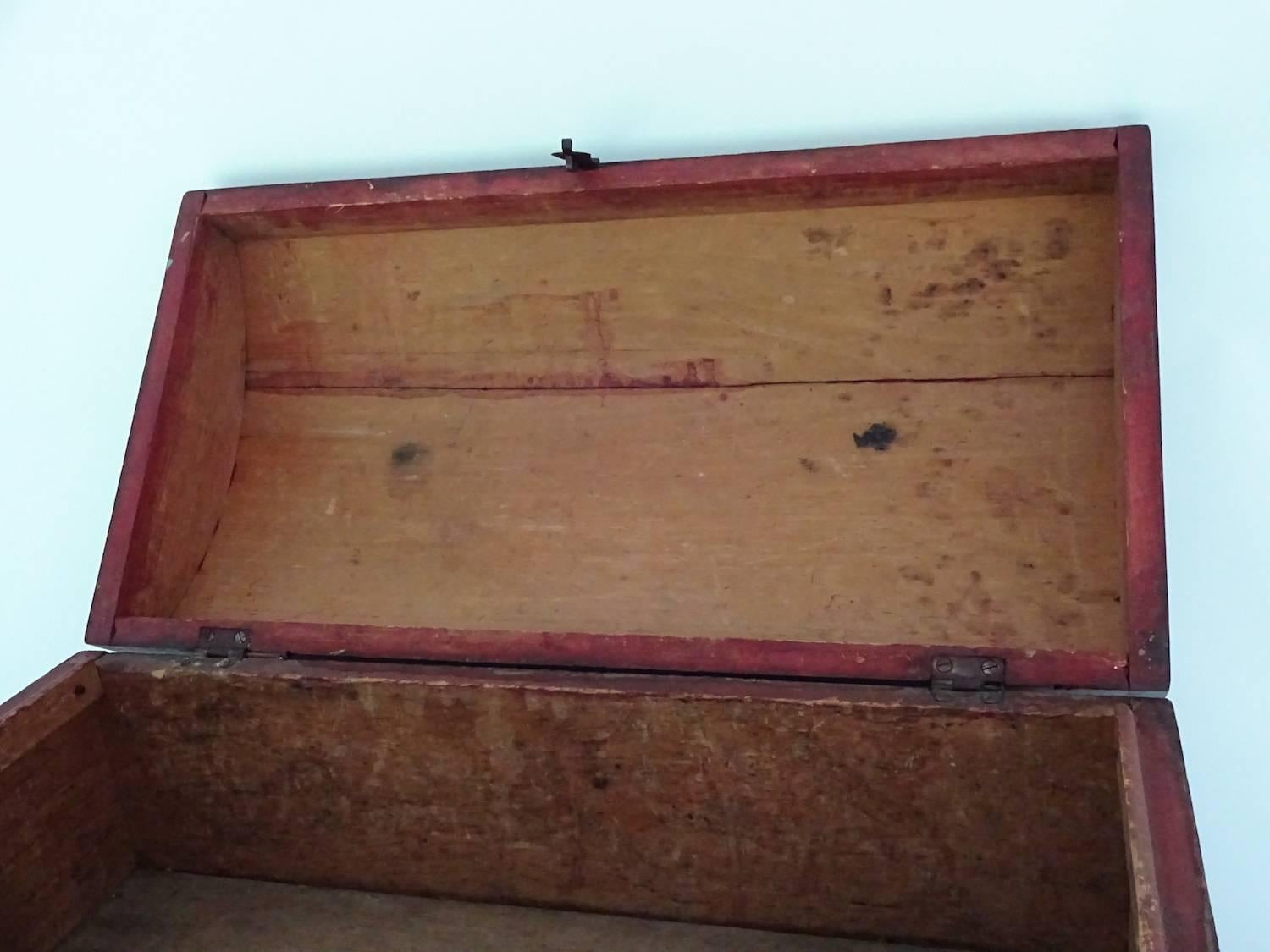 Mid-19th Century 19th Century American Pine-Domed Top Storage Box For Sale