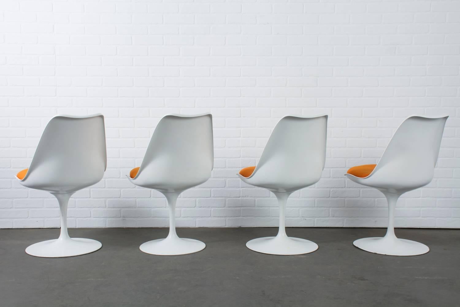 Mid-Century Modern Set of Four Vintage Tulip Chairs by Eero Saarinen for Knoll