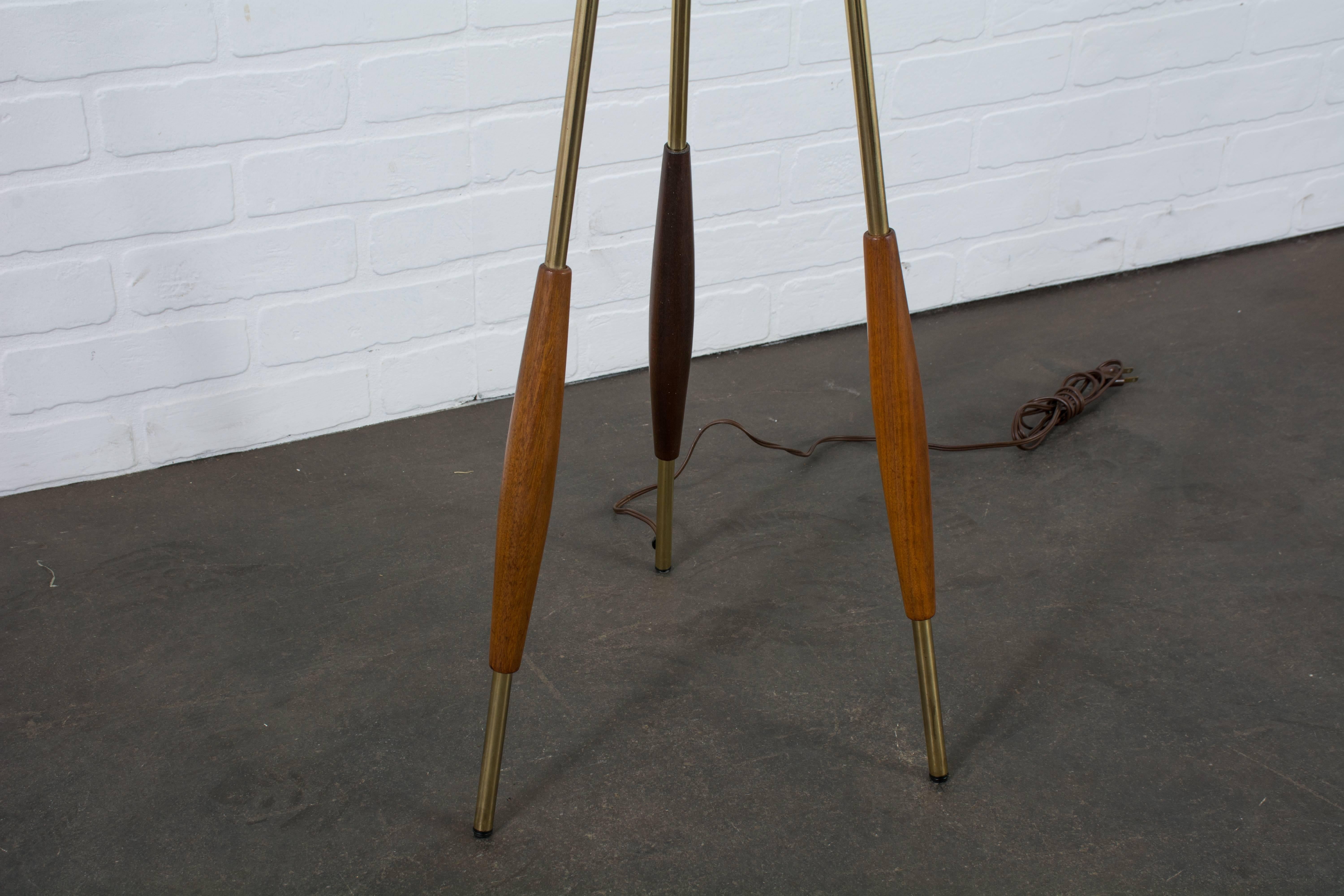 Gerald Thurston Lightolier Tripod Floor Lamp In Good Condition In San Francisco, CA