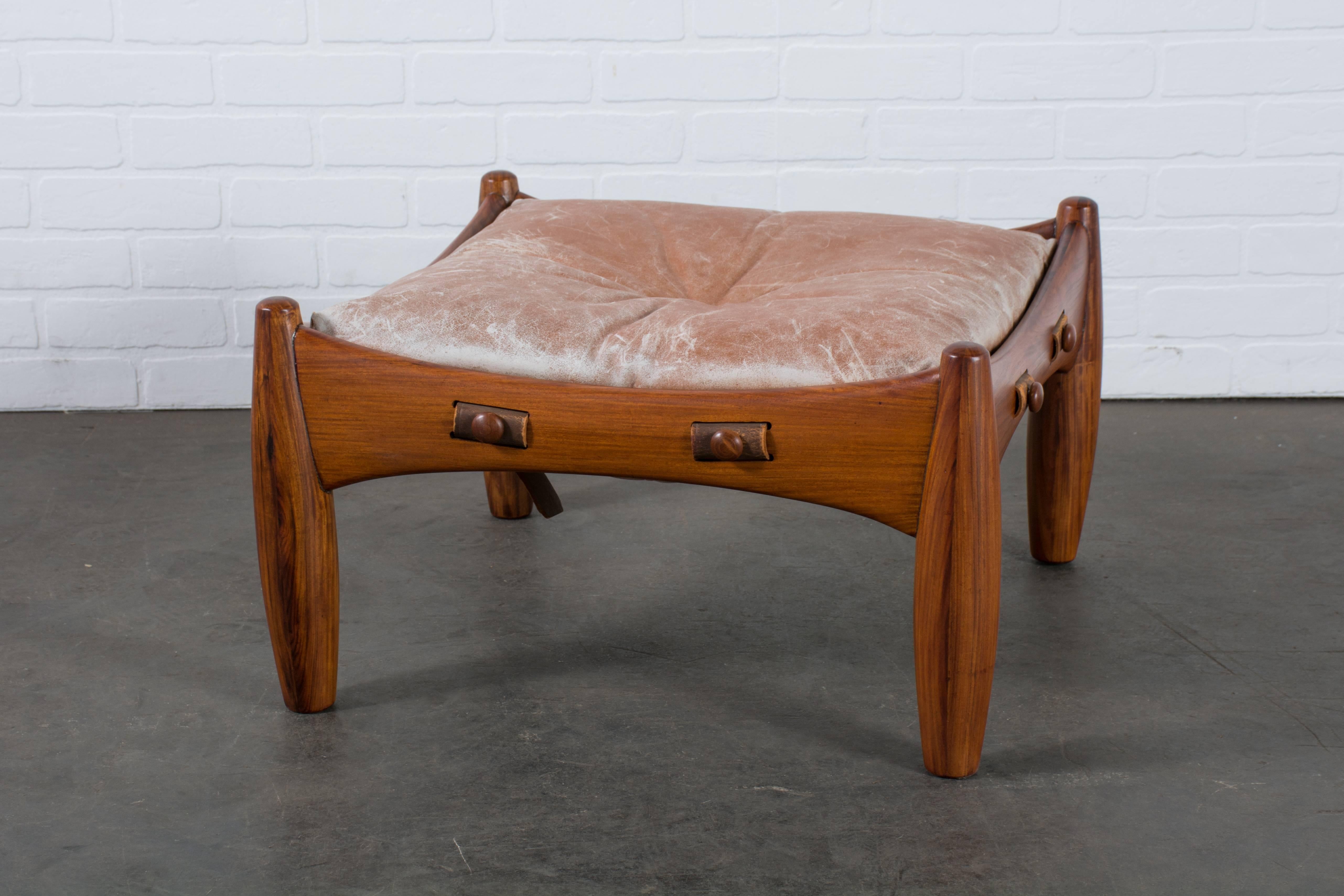 This Mid-Century Modern footstool or ottoman is the 'Sheriff' model designed by Sergio Rodrigues in 1957, Brazil. It was produced by Isa, Italy. The 'Sheriff' chair and ottoman, or 'Poltrona Mole' as it was nicknamed, won 1st prize at the IV
