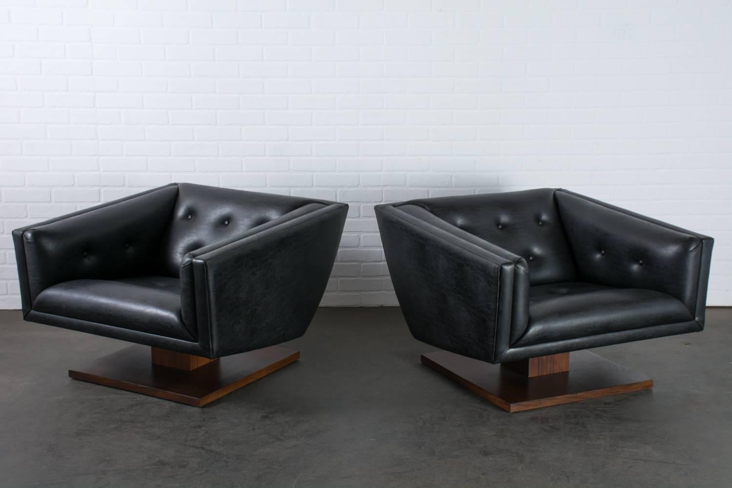 Pair of Vintage Mid-Century Club Chairs by Martin Borenstein In Good Condition In San Francisco, CA