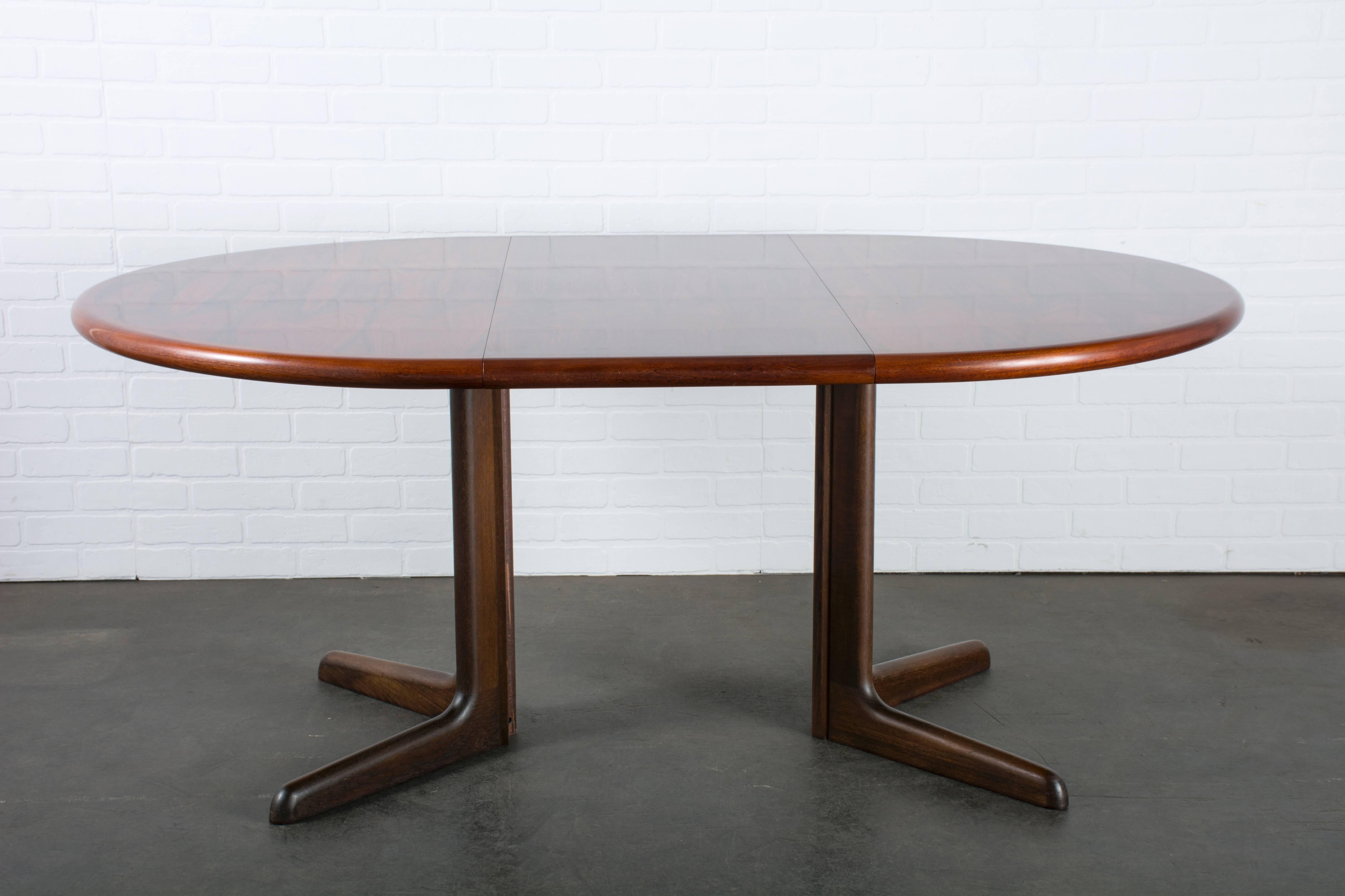 Mid-20th Century Danish Modern Rosewood Dining Table with Leaves by Gudme Mobelfabrik