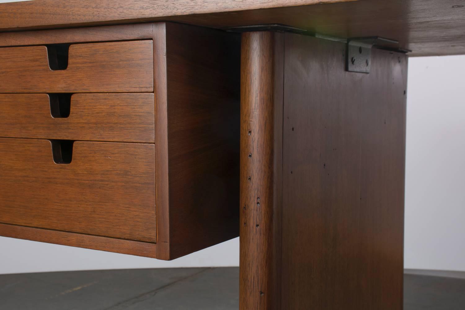 Vintage Walnut Executive Desk with Return by George Nelson for Herman Miller In Good Condition In San Francisco, CA