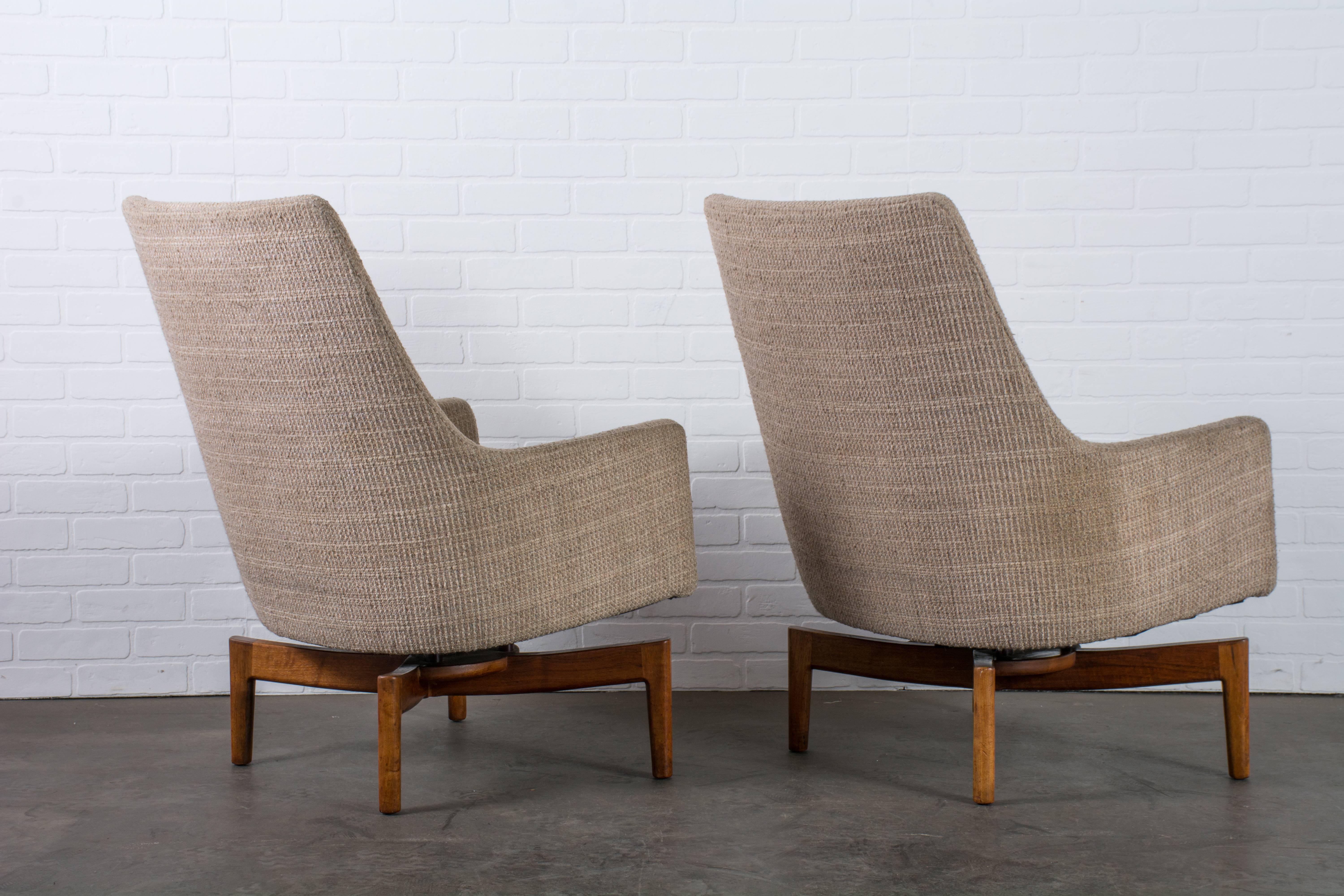 Mid-Century Modern Pair of Jens Risom Lounge Chairs