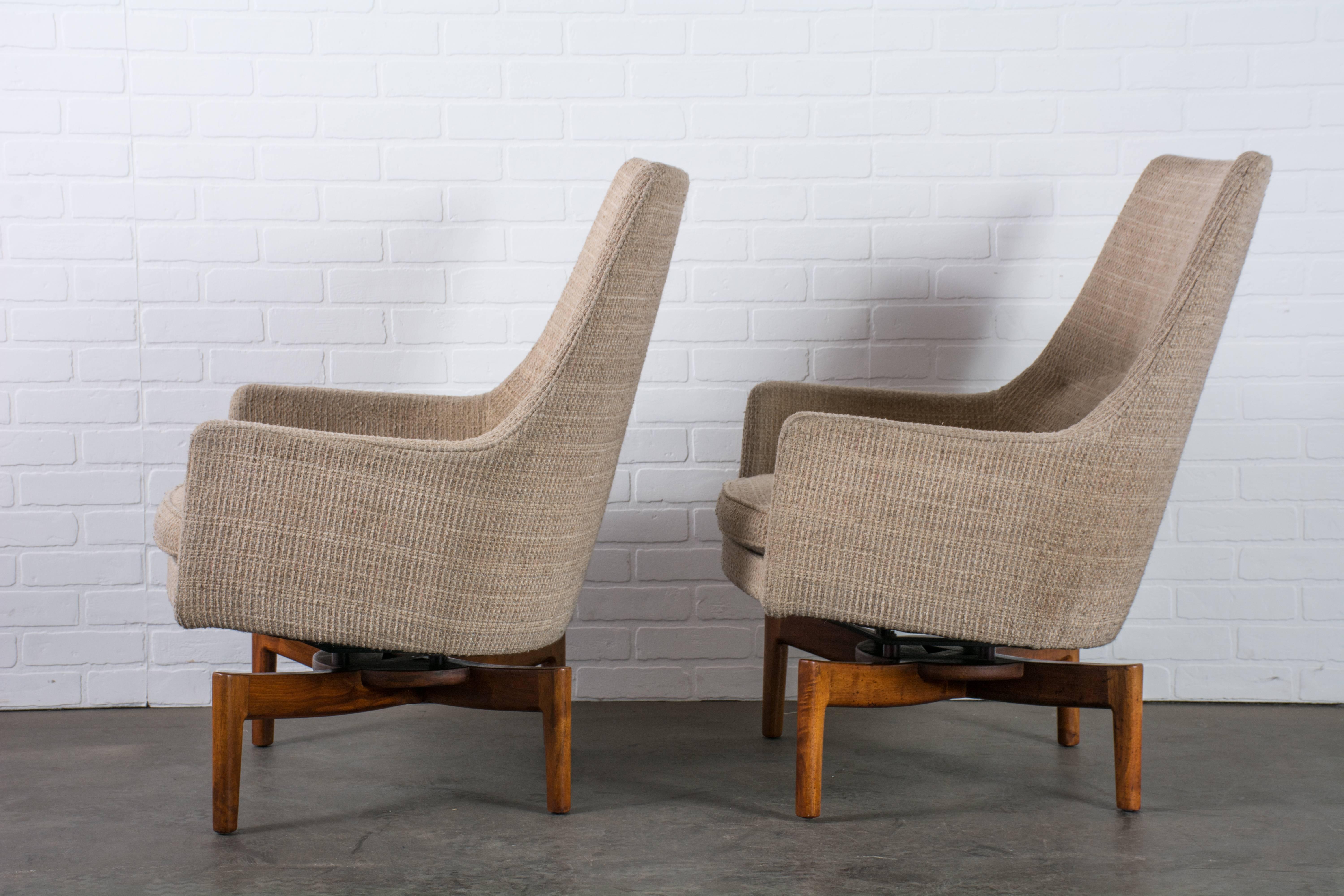 Pair of Jens Risom Lounge Chairs In Good Condition In San Francisco, CA