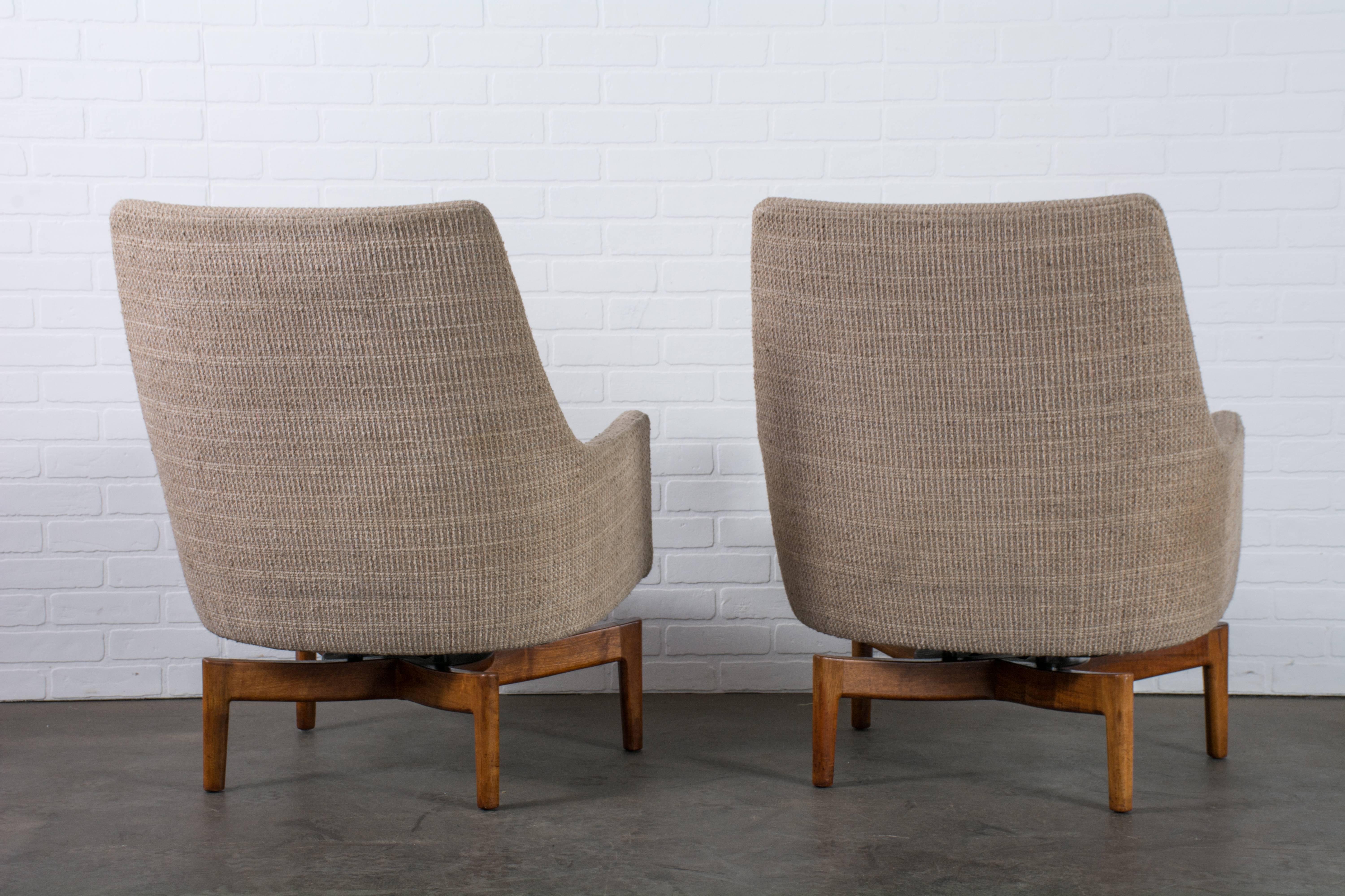 Mid-20th Century Pair of Jens Risom Lounge Chairs