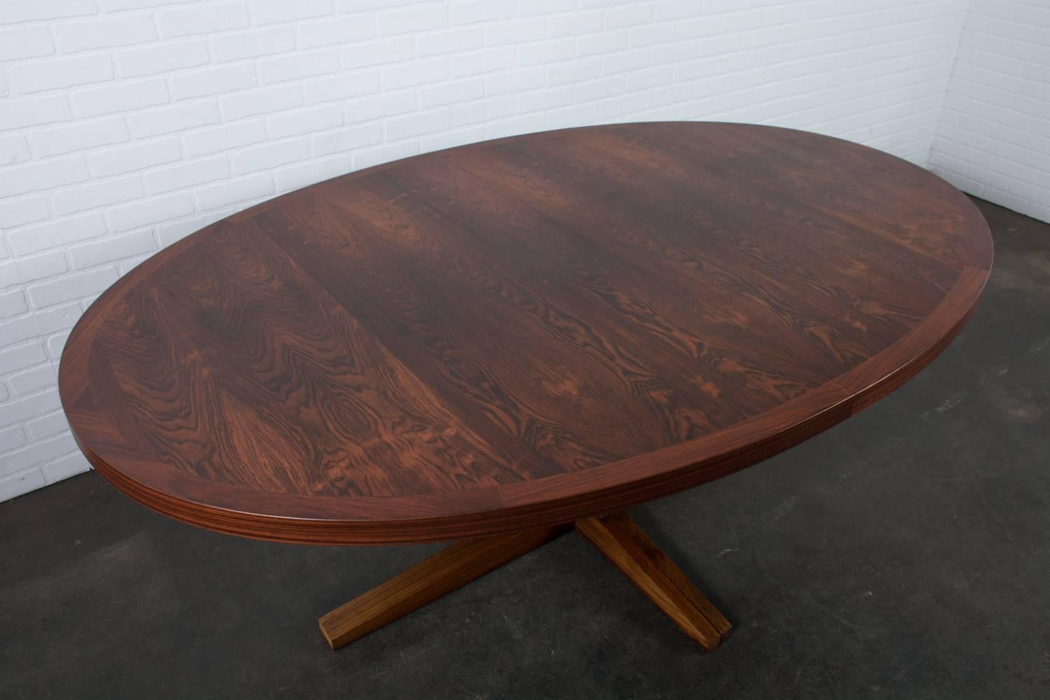 Scandinavian Modern Vintage Mid-Century Rosewood Oval Table with Leaves