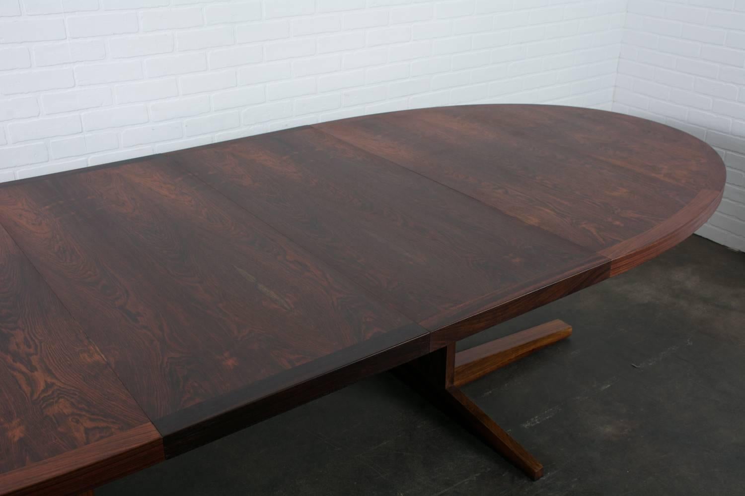 Vintage Mid-Century Rosewood Oval Table with Leaves 1