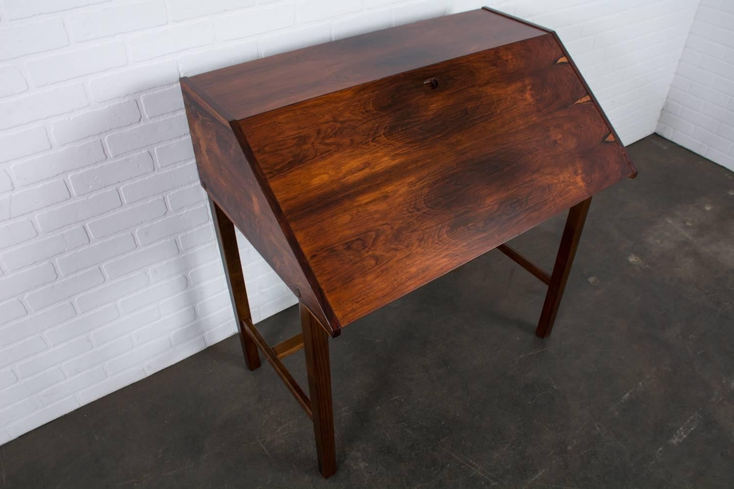 Mid-Century Modern Rosewood Desk In Good Condition In San Francisco, CA