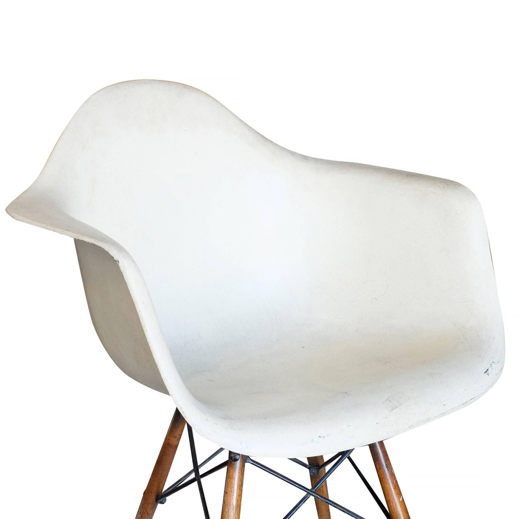 Mid-Century Modern Eames DAW Fiberglass Armchair w/ Dowel Base for Herman Miller