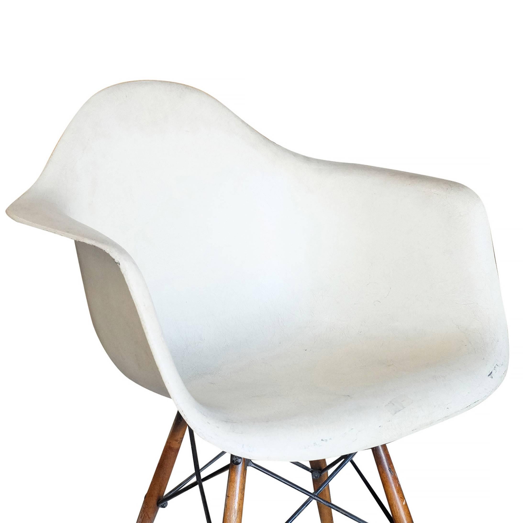 Mid-Century Modern Eames DAW Fiberglass Armchair w/ Dowel Base for Herman Miller 