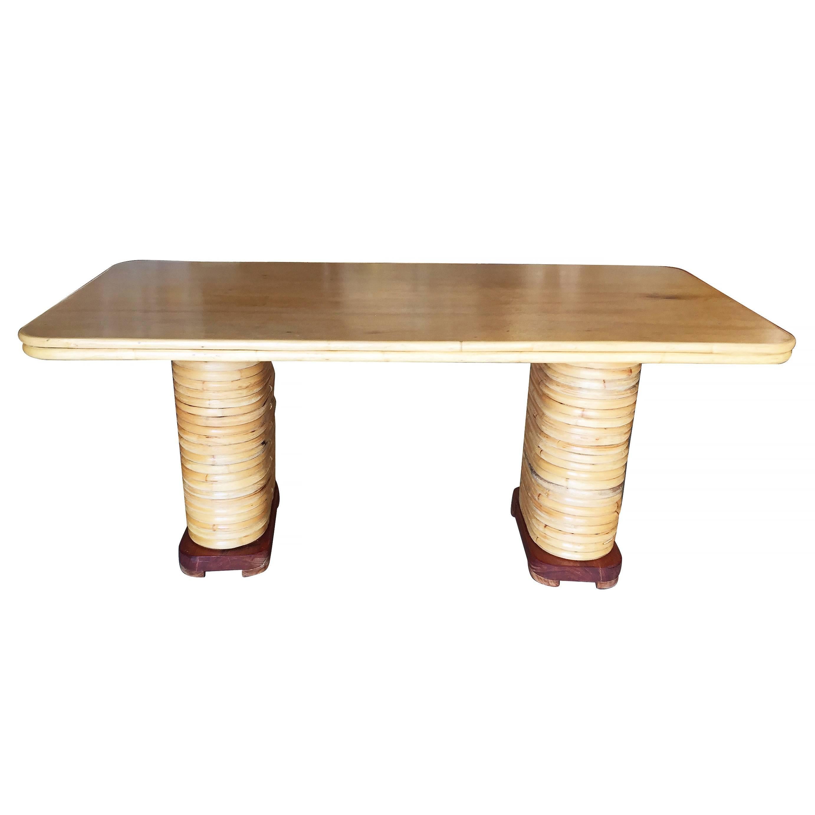 Grande table de salle à manger en rotin rectangulaire blond restaurée avec plateau en acajou