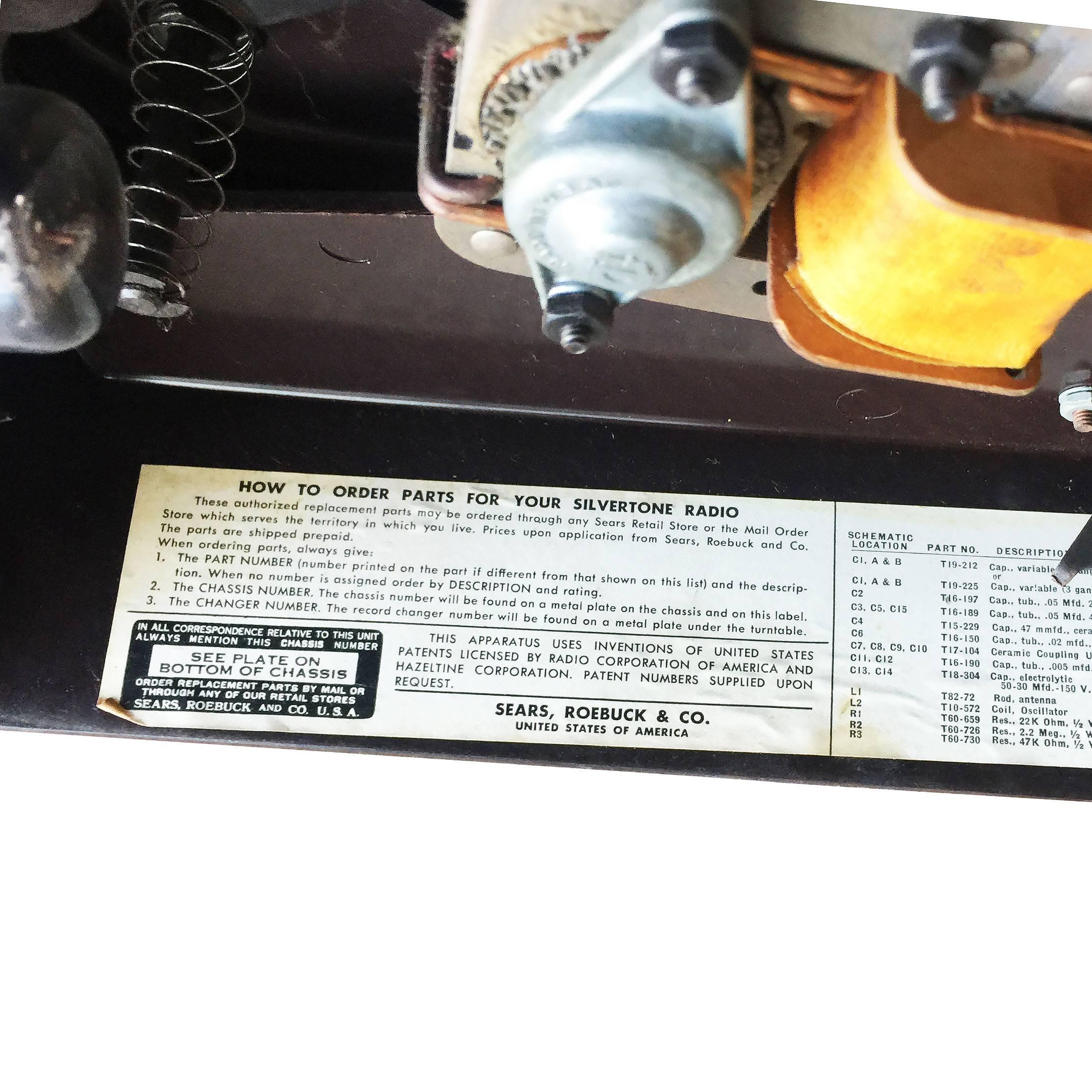 Mid-20th Century Silvertone Model 3040 Bakelite Am Radio and Record Player