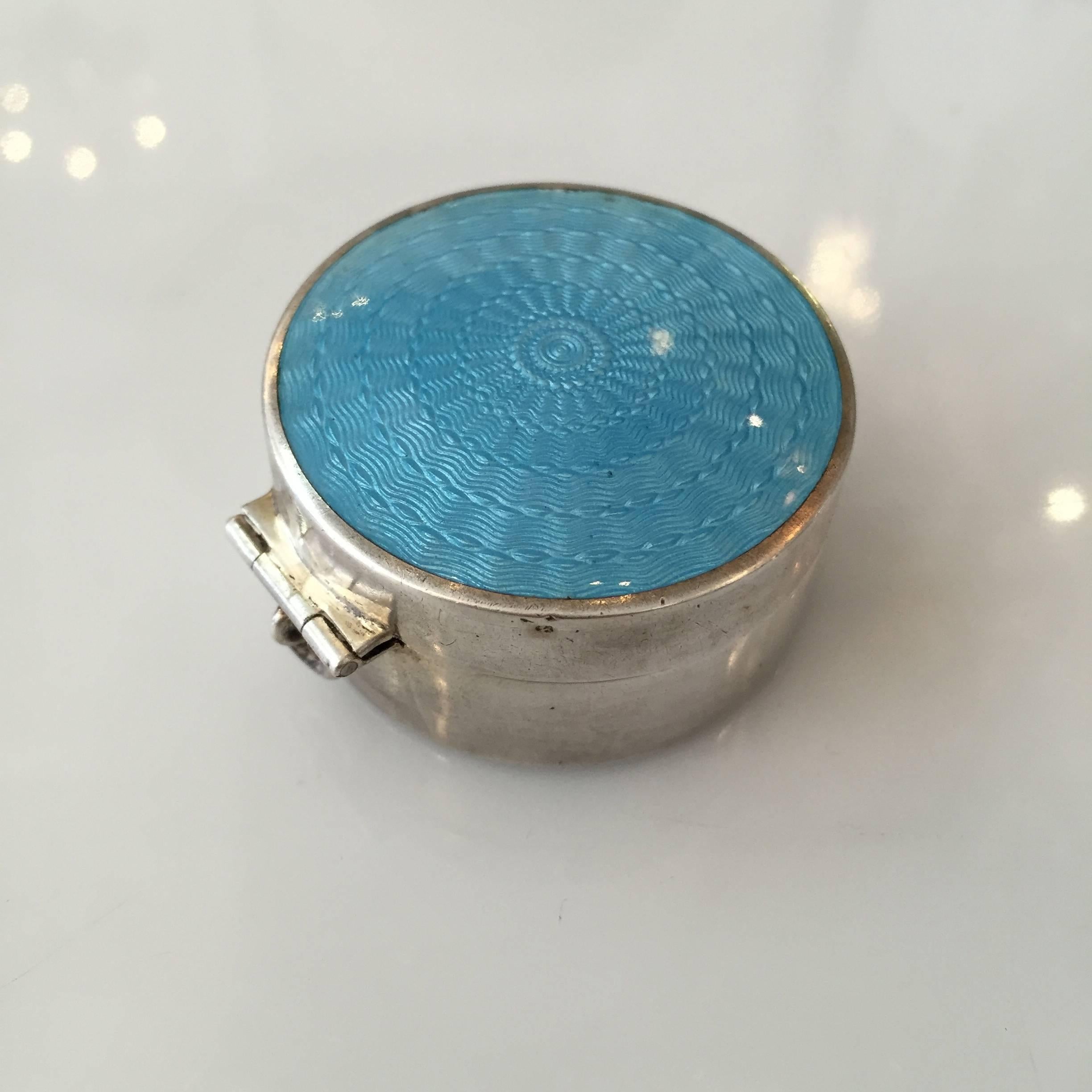 This item is 25% off in celebration of Harveys on Beverly's 50th Anniversary! 

Art Deco sterling silver enamelware in vibrant turquoise color. Compact pillbox with a mirror and is made to wear on a long chain as a necklace.


Hallmark reads, 