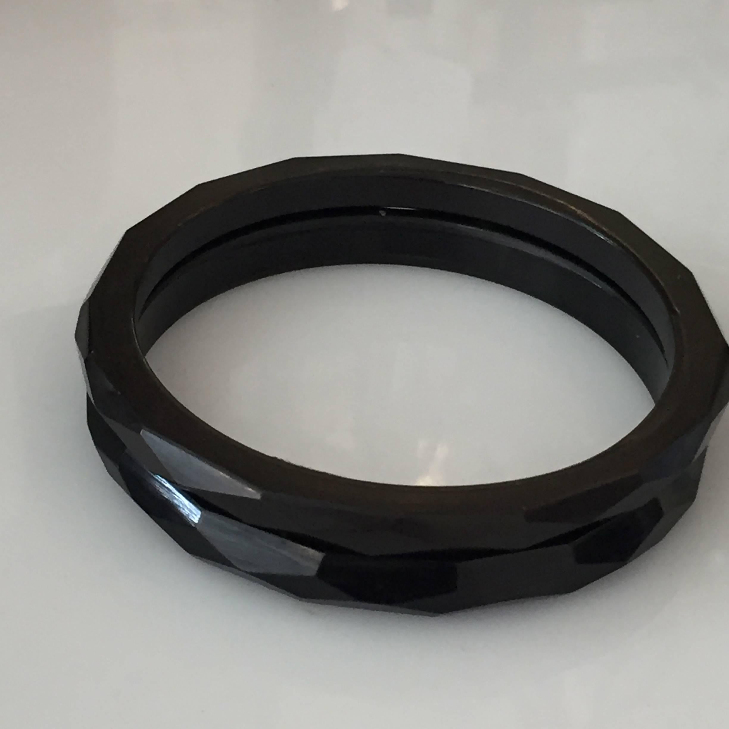 Set of Two Black Facetted Bakelite Bangles Bracelets In Excellent Condition In Van Nuys, CA