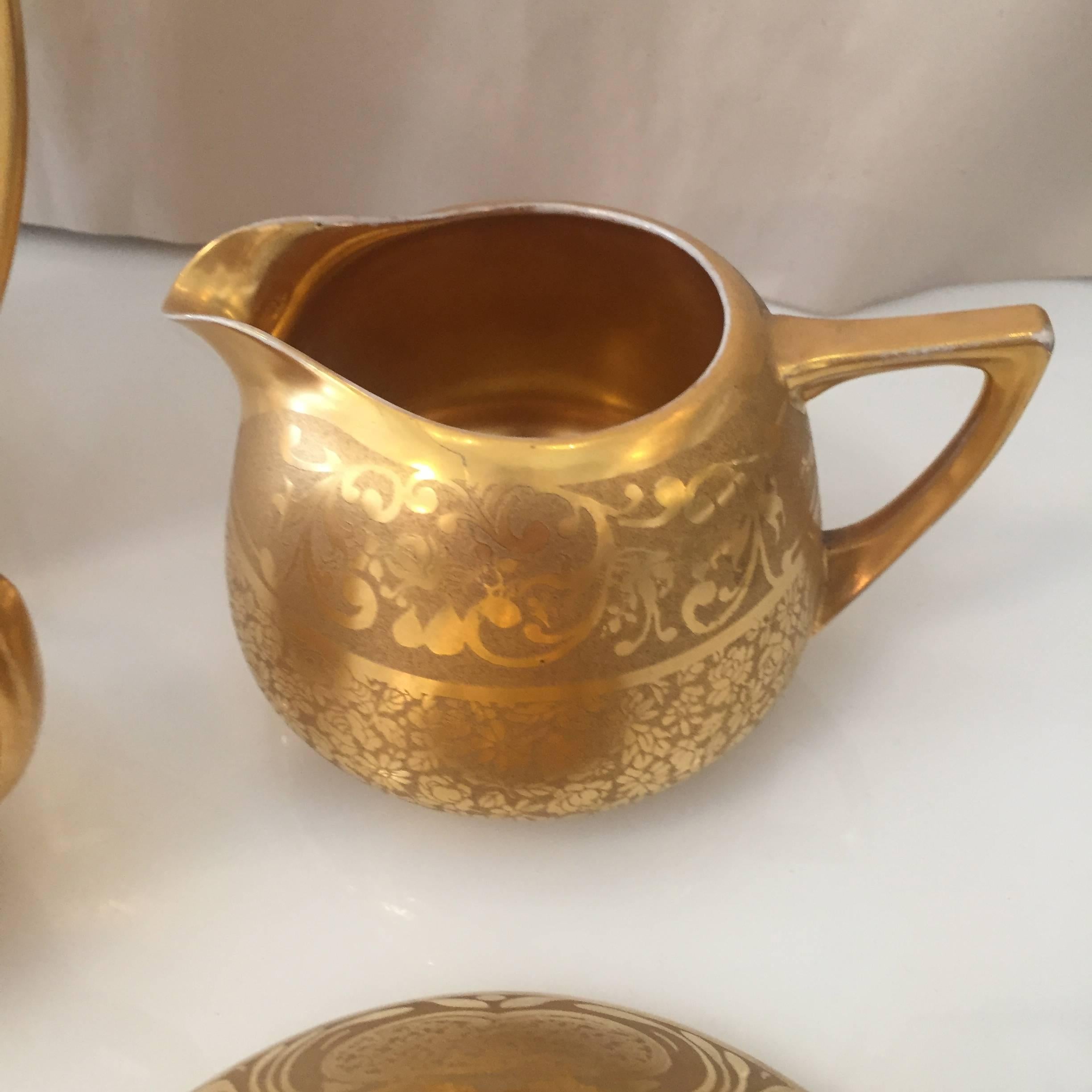 Juego de Cinco Té de Mesa Antiguo de Porcelana de 18 Quilates Limouge y Firmado Osborne Moderno de mediados de siglo en venta