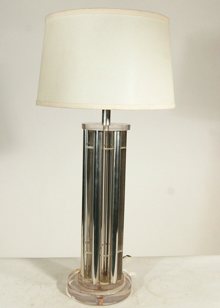 This sleek table lamp from the 1970s features Lucite and aluminum rods mounted on a base also in Lucite. In the style of Charles Hollis Jones.