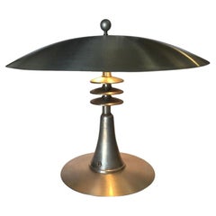 Lampe de bureau de style Art Déco de l'ère de la machine avec grand abat-jour en aluminium filé