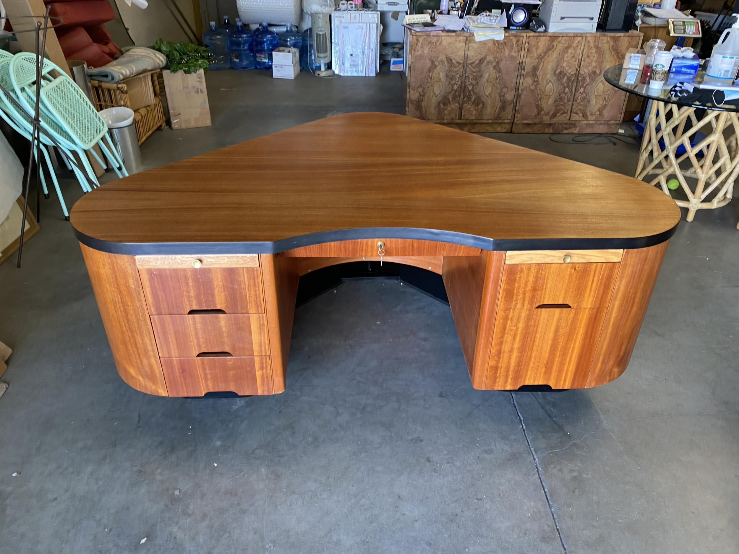 California Art Deco Fletcher Aviation Executive Desk by Frank Fletcher In Excellent Condition For Sale In Van Nuys, CA