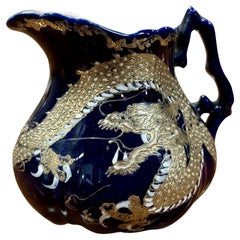 Cremera de cobalto de preguerra Circa 1900 con dragón chino de hoja de plata