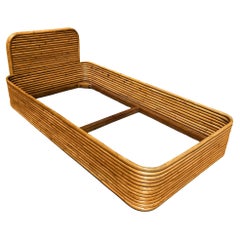 Telaio e testiera del letto gemelli in rattan impilato Art Deco Streamline restaurato
