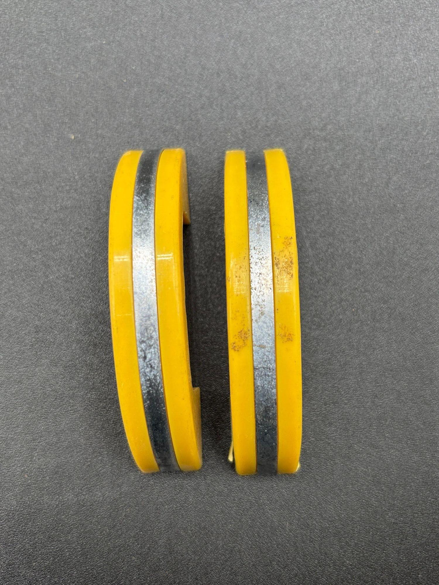 Unused Yellow Art Deco Bakelite Door/Drawer Pulls w/ Chrome Strip, Set of 21 For Sale 6