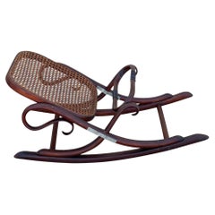 Wiener Secession – Schaukel-Fußhocker „Bent Oak & Caine“ mit Verstrebungen von Thonet, Nr. 7001