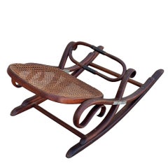 Wiener Secession – Schaukel-Fußhocker „Bent Oak & Caine“ mit Verstrebungen von Thonet, Nr. 7001