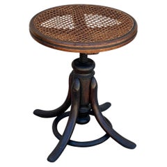 Niedriger Klavierstuhl im viktorianischen Wiener Stil aus gebogener Eiche und Rattan von Thonet, Nr. 01