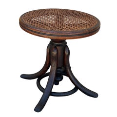 Sgabello basso da pianoforte in rovere curvato e vimini, stile vittoriano viennese, di Thonet n. 01