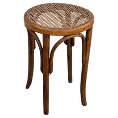 Taburete bajo de piano Thonet de finales de la época victoriana, de roble curvado y mimbre, n.º 1, que destaca por su elegante, f
