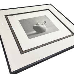 Impresión litográfica enmarcada de Martha Alf "Manzana", bodegón, firmada y limitada (192/250)