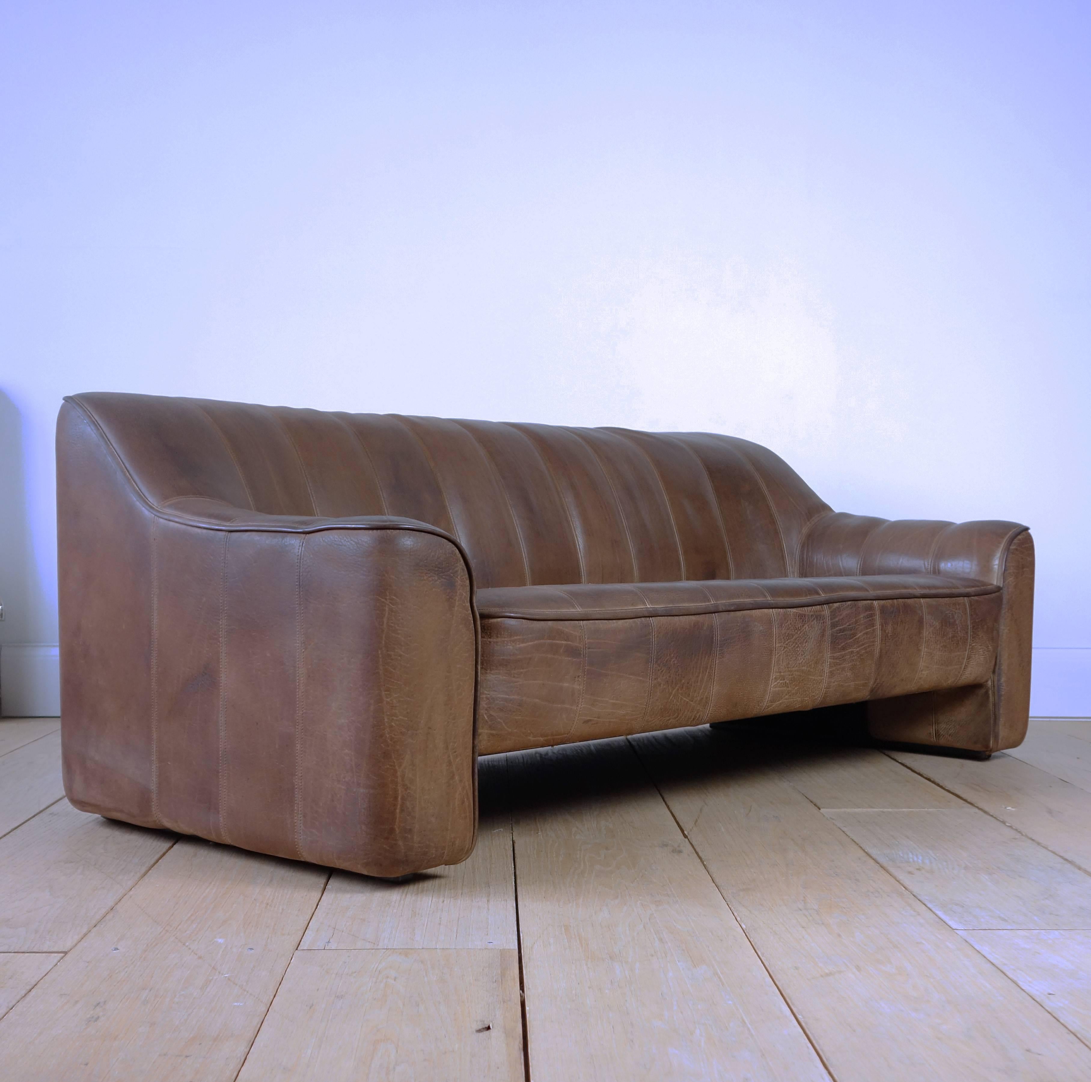A vintage DS-44 three-seater sofa in thick buffalo hide with excellent patina.