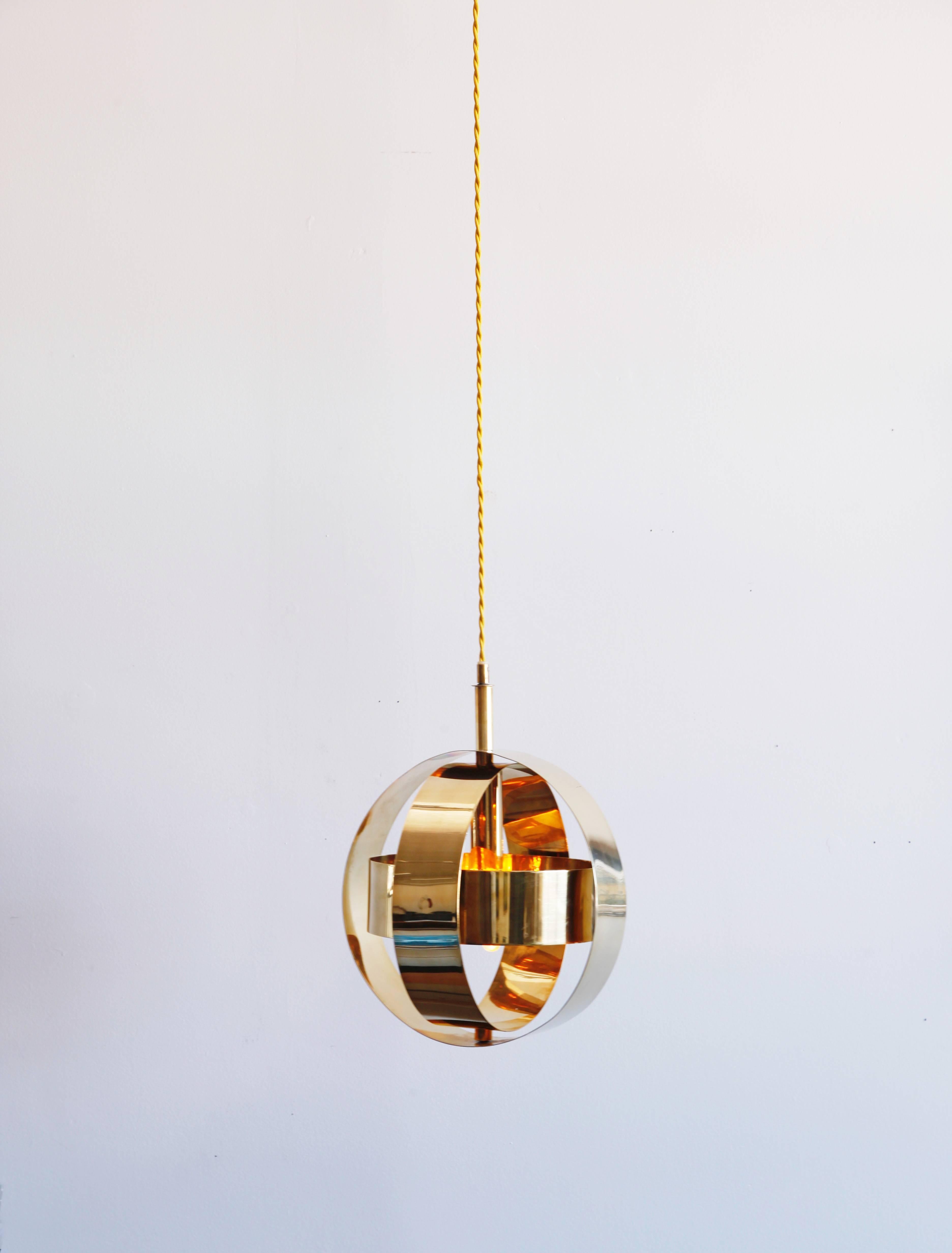 Elegant but playful, sculptural but unobtrusive, this versatile brass pendant light shines in formal or casual interiors and within a wide range of design eras. It's a clever and very unusual design.