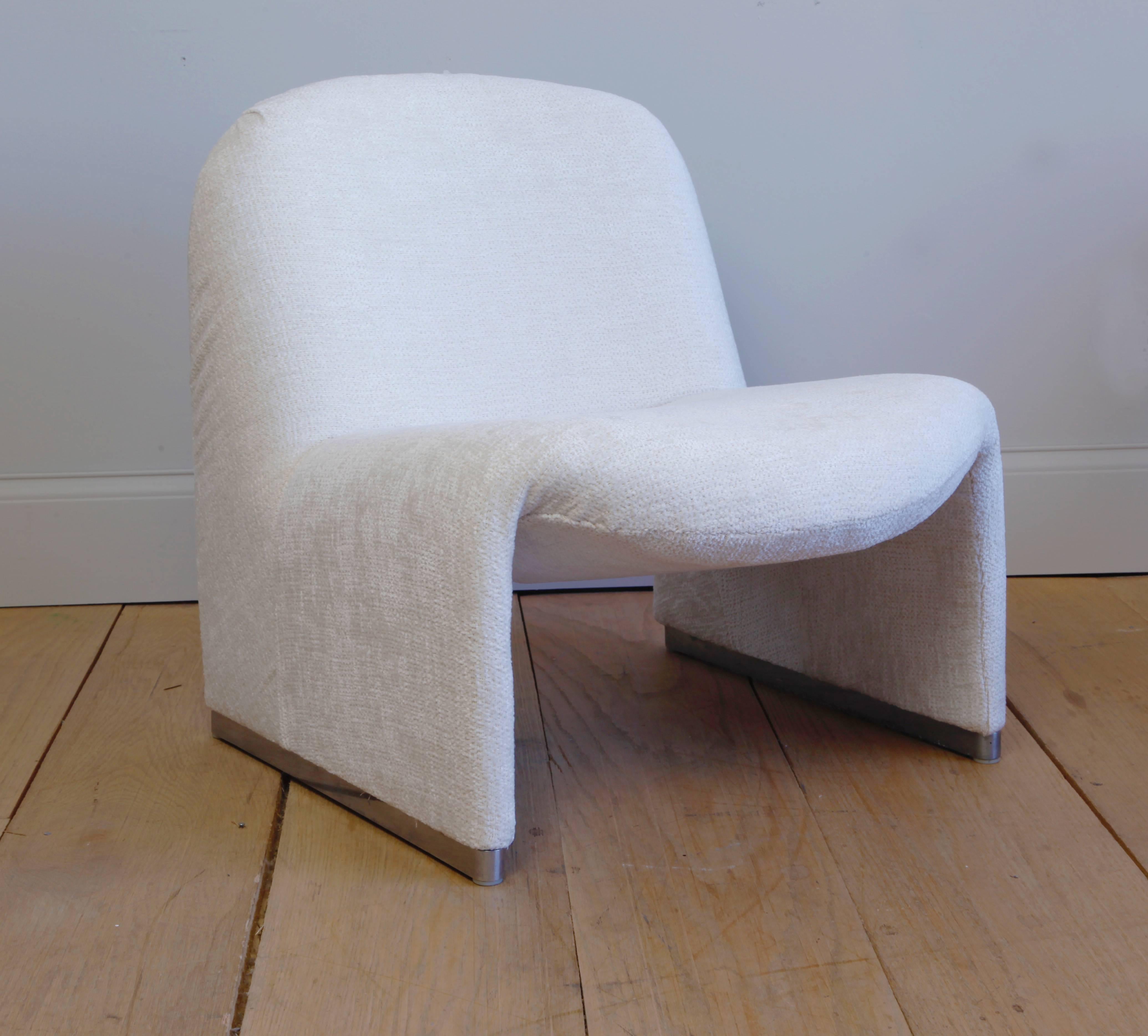 Elegant lounge chairs designed by Giancarlo Piretti for Castelli, upholstered in a soft white chenille on metal bases. The chairs can be attached to each other at the base to form a loveseat.