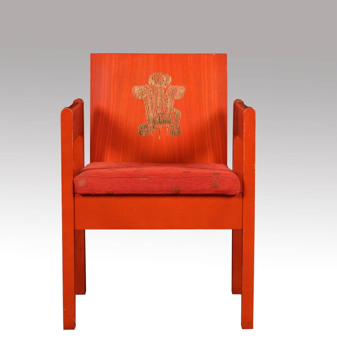 Pair of Prince Charles investiture chairs designed in 1969 by Lord Snowdon.
Of ash laminate, painted red and gilt with Prince of Wales feathers and his motto ICH DIEN [I serve], the seats upholstered in fabric.

Dimensions:

Height 30.5 inches,