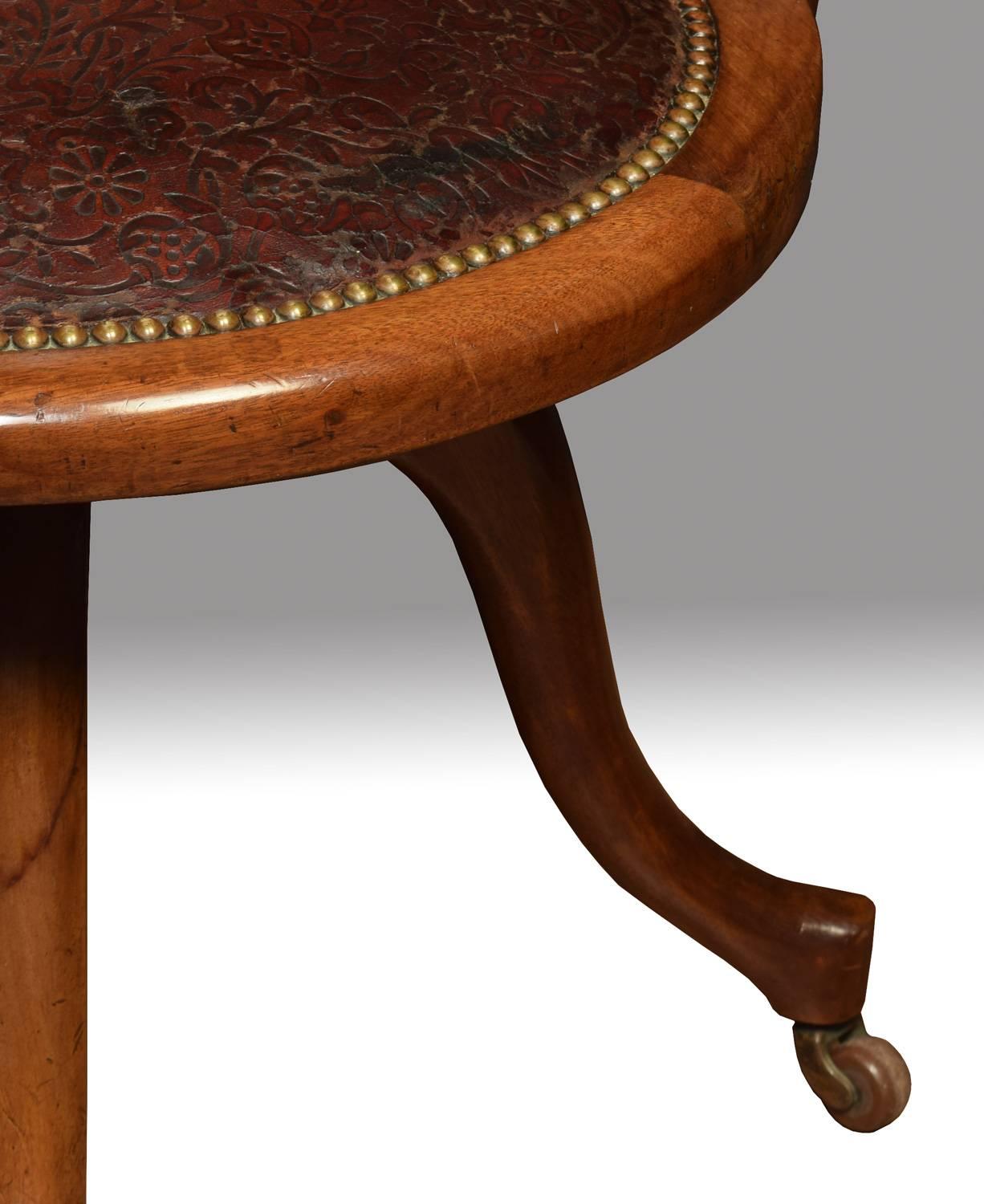 English Late 19th Century Walnut Revolving Office Chair