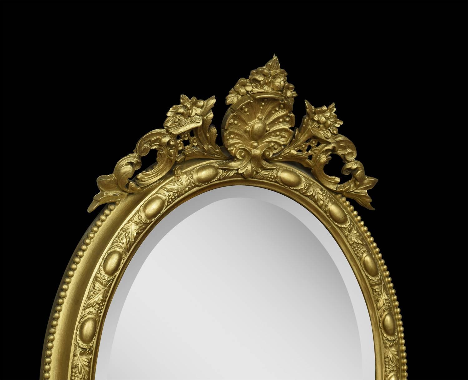 Great Britain (UK) Pair of 19th Century Gilt Composition Oval Girandoles Mirrors